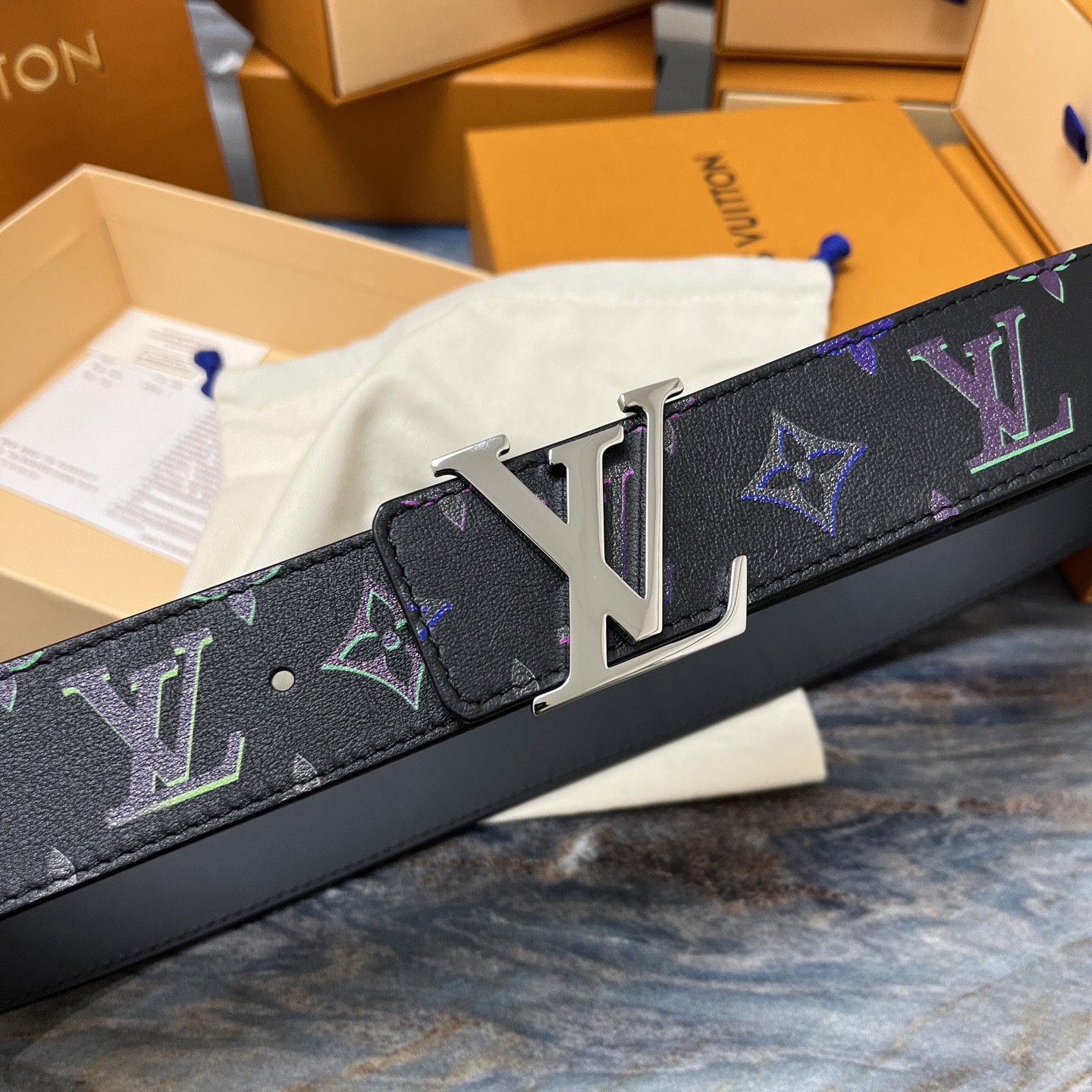 Louis Vuitton 루이비통 LV 이니셜 40mm 벨트 – 모노그램 멀티컬러 이클립스 8