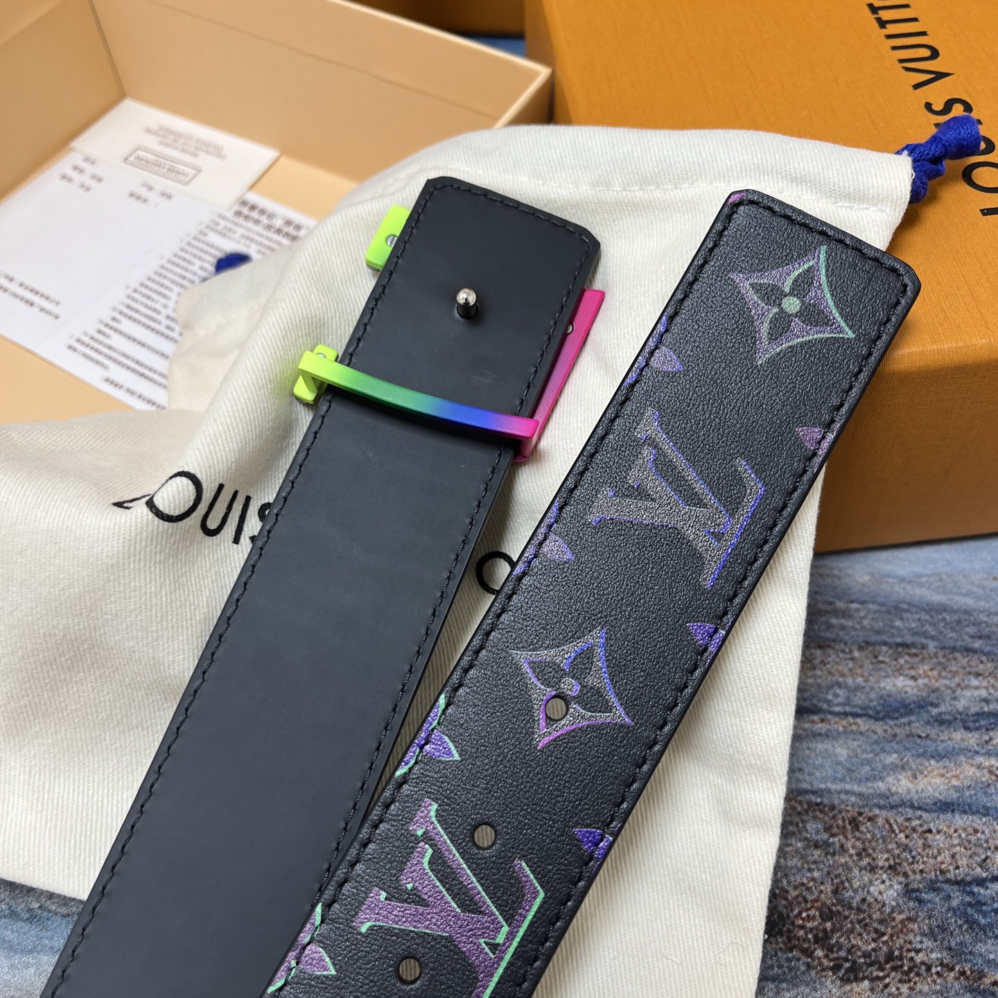 Louis Vuitton 루이비통 LV 이니셜 40mm 벨트 – 모노그램 멀티컬러 이클립스 6