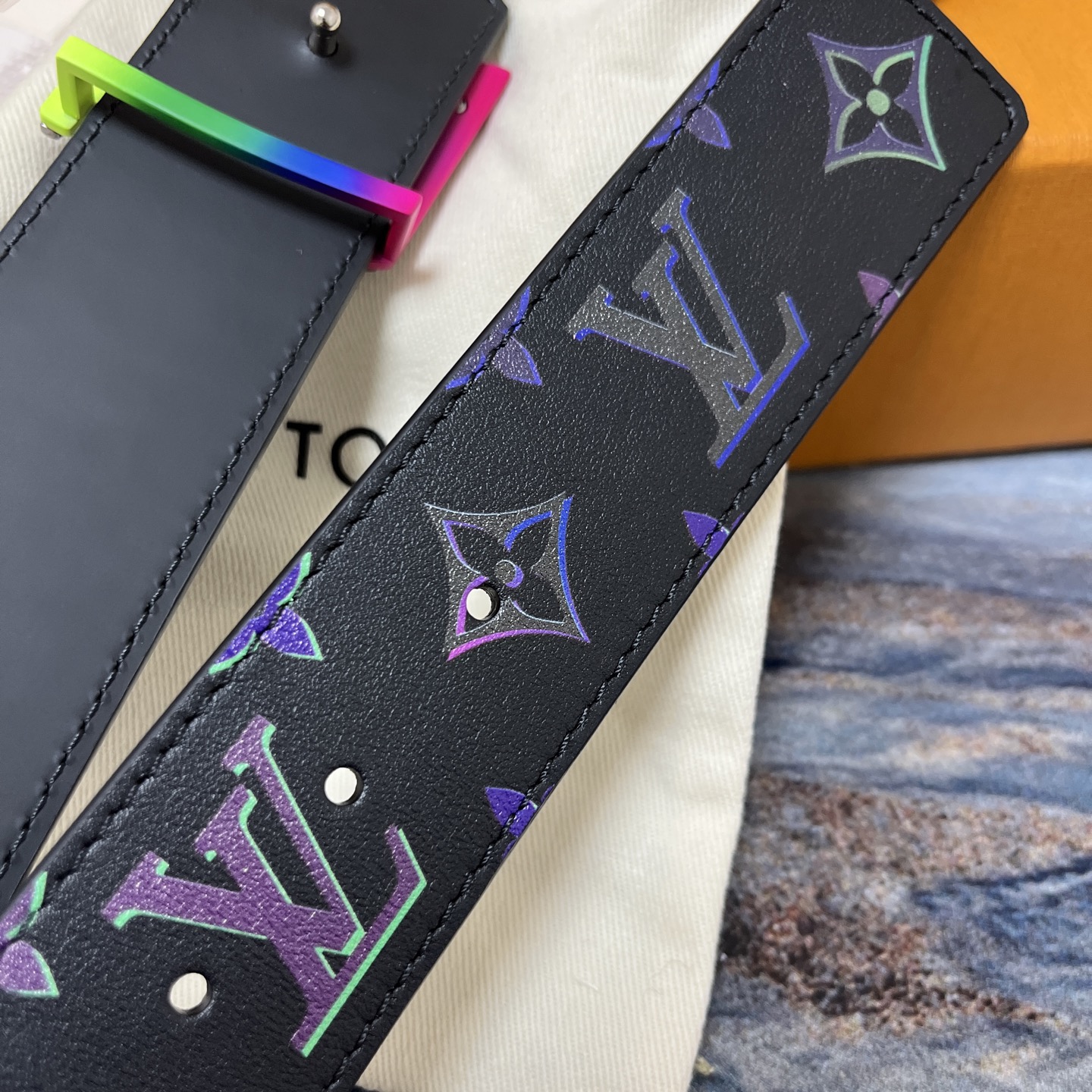 Louis Vuitton 루이비통 LV 이니셜 40mm 벨트 – 모노그램 멀티컬러 이클립스 7