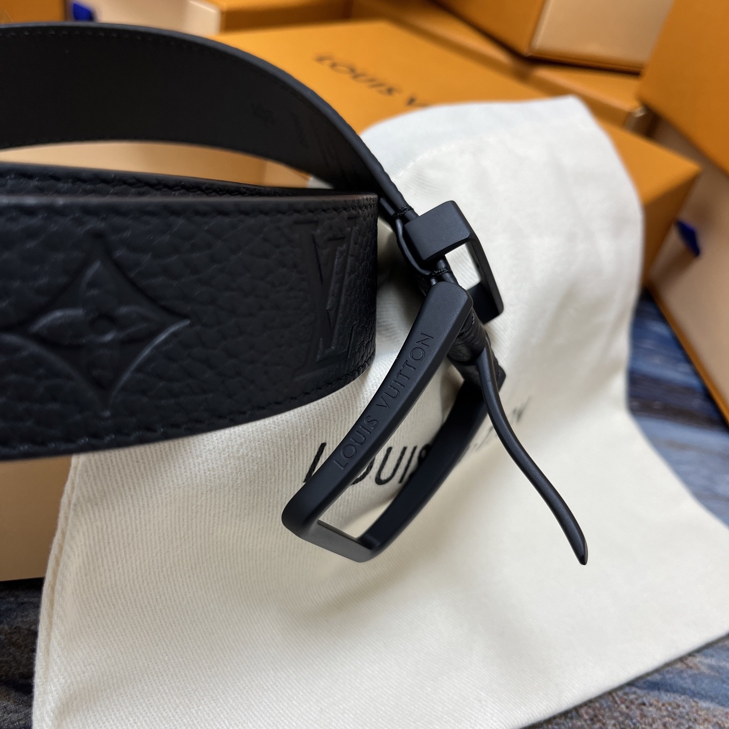 Louis Vuitton 루이비통 루이 비통 남성 블랙 모노그램 가죽 벨트 4