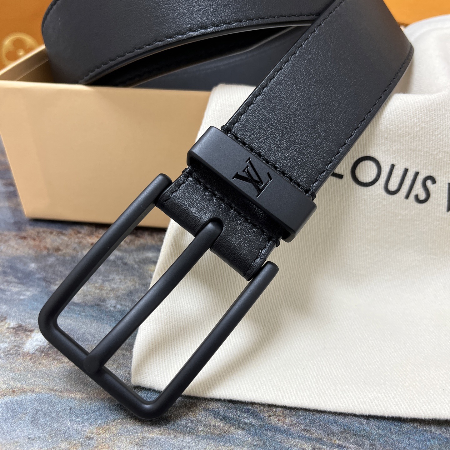 Louis Vuitton 루이비통 남성 모노그램 가죽 벨트 2