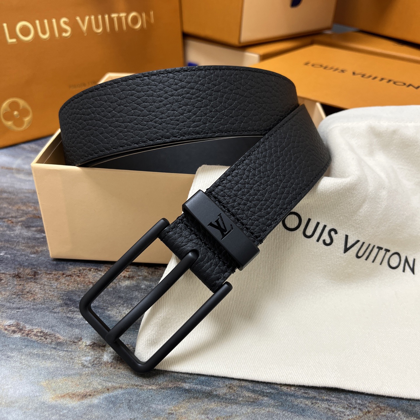 Louis Vuitton 루이비통 남성 모노그램 가죽 벨트 1