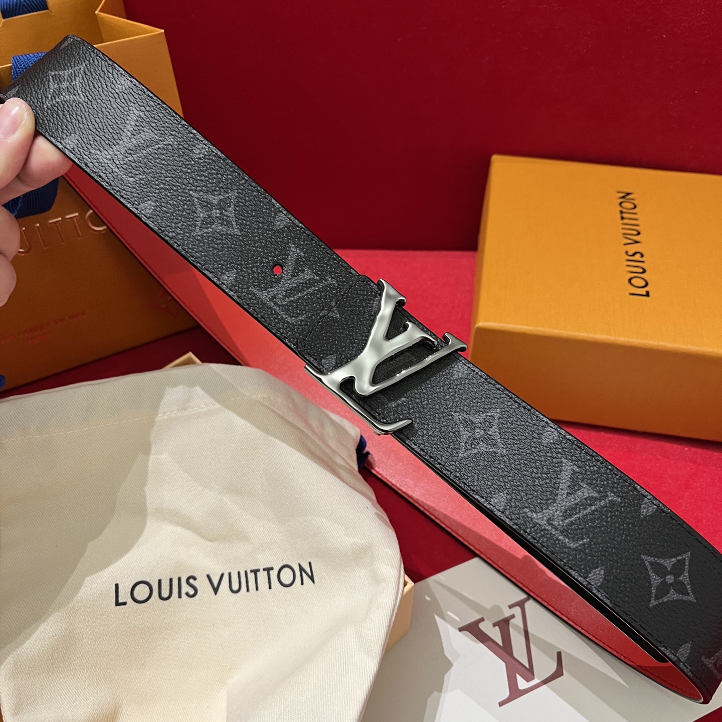 Louis Vuitton 루이비통 모노그램 LV 버클 남성 가죽 벨트 1