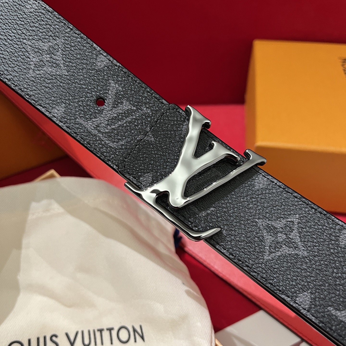 Louis Vuitton 루이비통 모노그램 LV 버클 남성 가죽 벨트 2