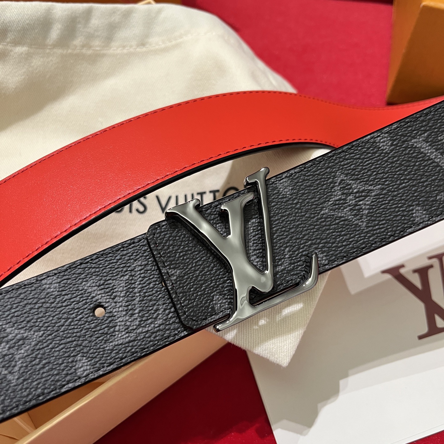 Louis Vuitton 루이비통 모노그램 LV 버클 남성 가죽 벨트 3