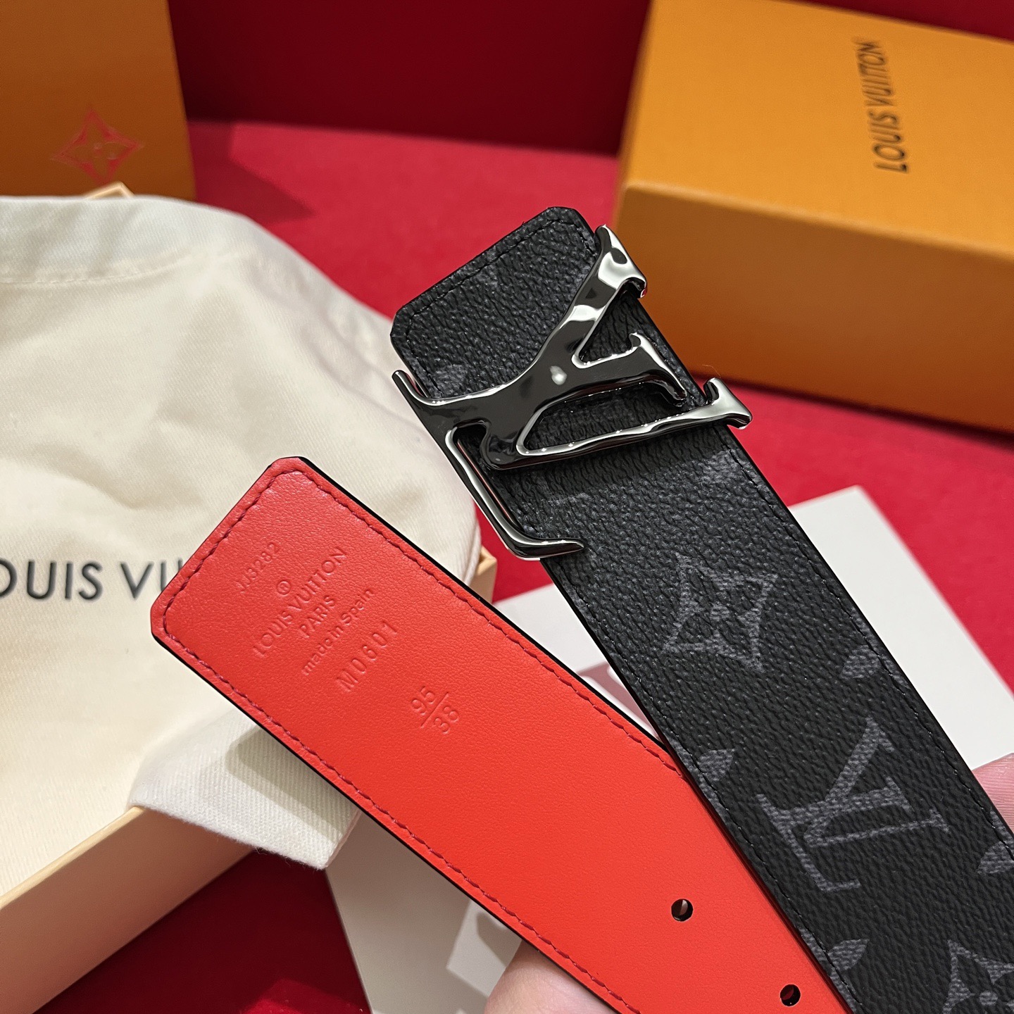 Louis Vuitton 루이비통 모노그램 LV 버클 남성 가죽 벨트 5