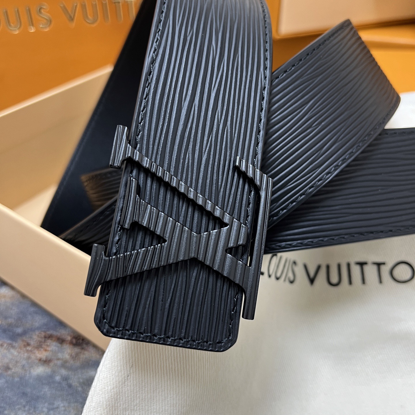 LOUIS VUITTON 루이비통 루이 비통 에피 블랙 소가죽 벨트 2