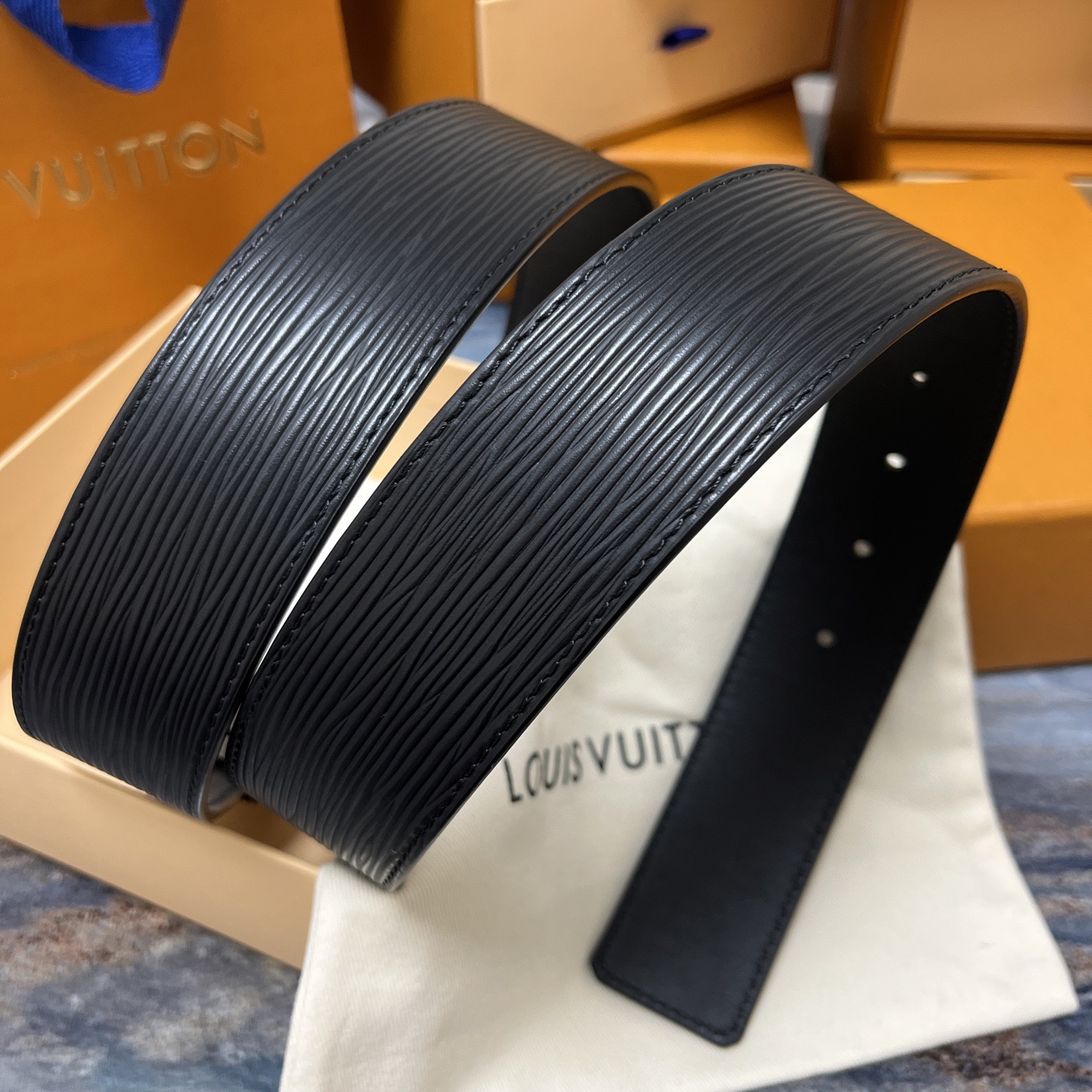 LOUIS VUITTON 루이비통 루이 비통 에피 블랙 소가죽 벨트 3