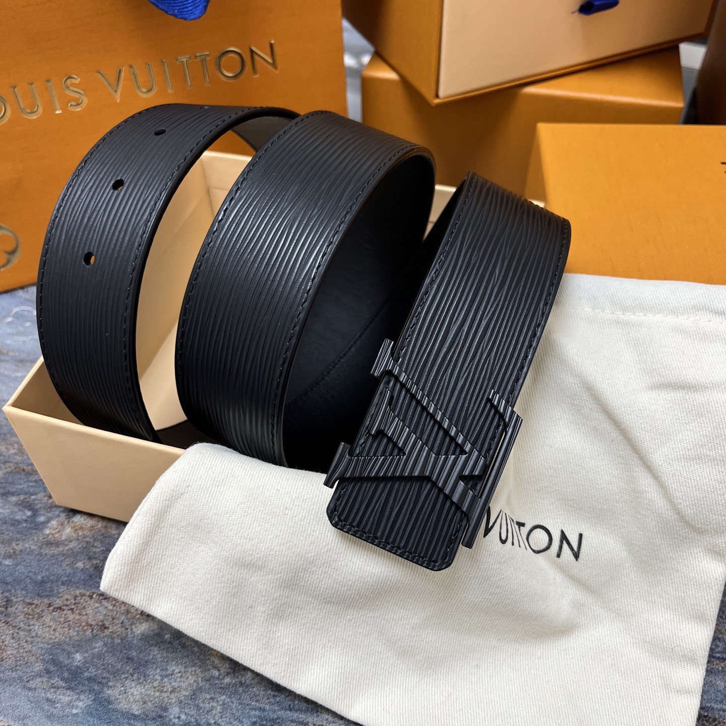 LOUIS VUITTON 루이비통 루이 비통 에피 블랙 소가죽 벨트 9