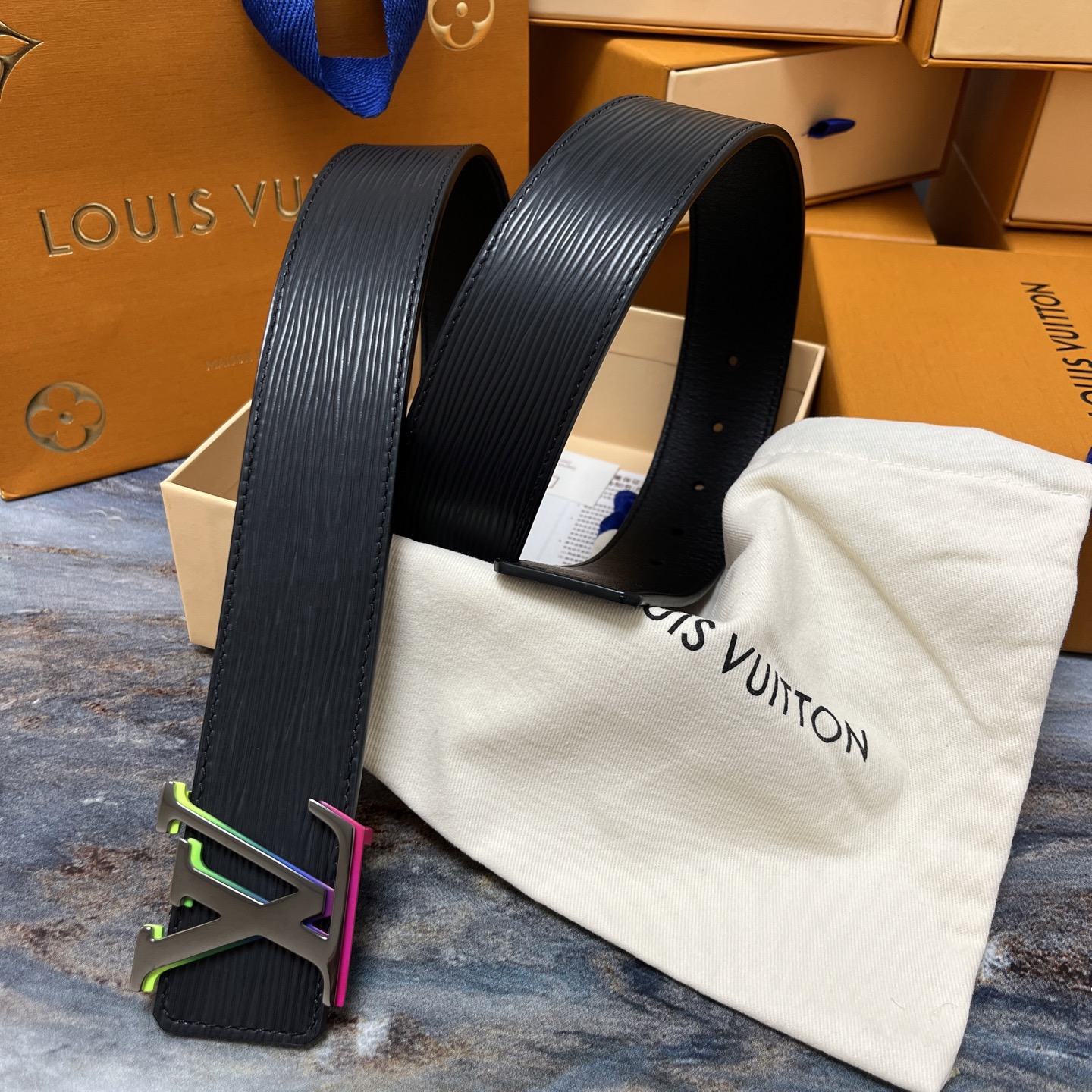 LOUIS VUITTON 루이비통 에피가죽 벨트 1