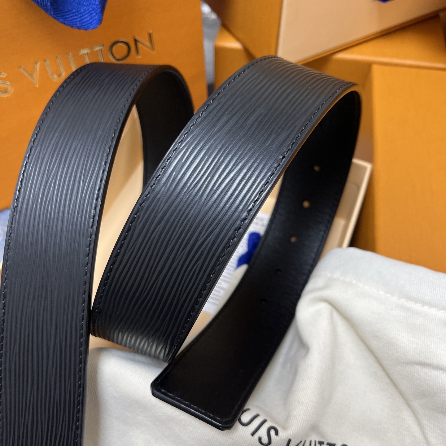 LOUIS VUITTON 루이비통 에피가죽 벨트 3