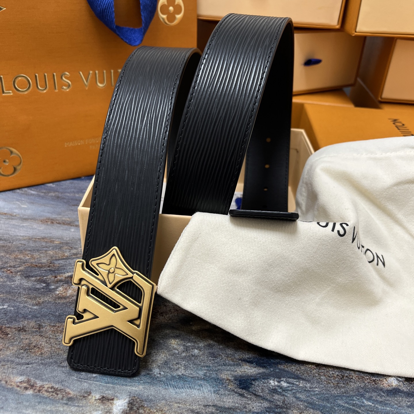 LOUIS VUITTON 루이비통 에피가죽 벨트 1