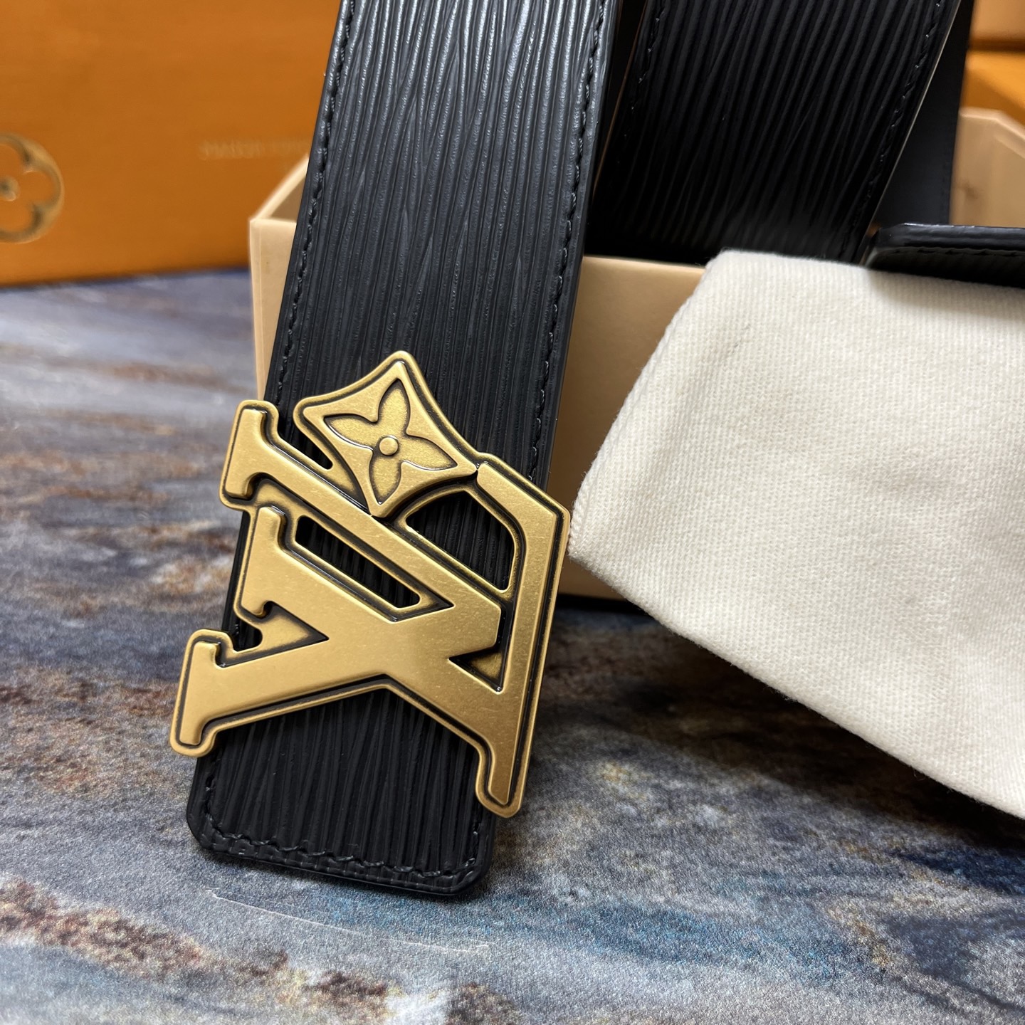 LOUIS VUITTON 루이비통 에피가죽 벨트 2