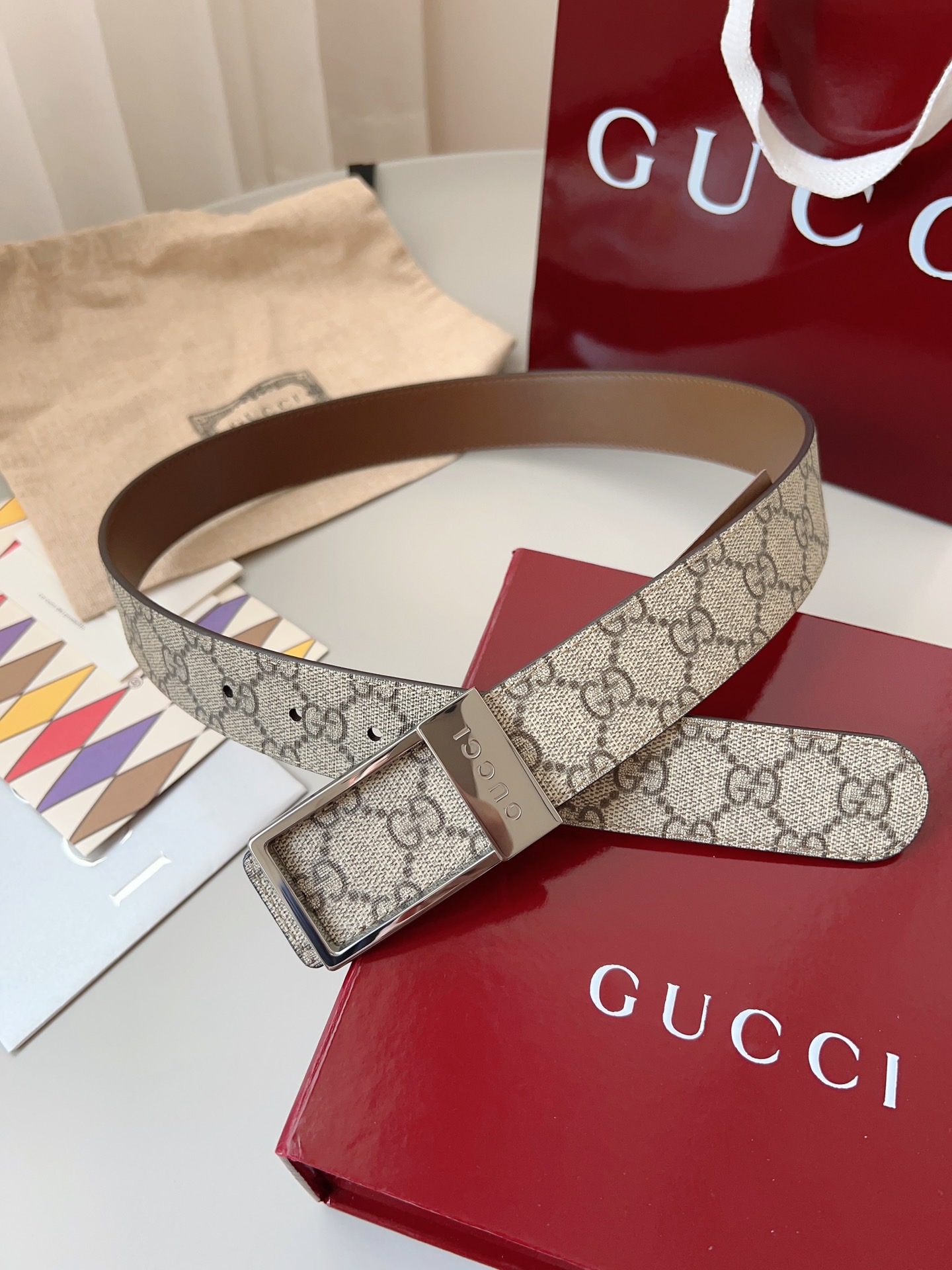 Gucci 구찌 GG 수프림 리버서블 남성 직사각 버클 벨트 1