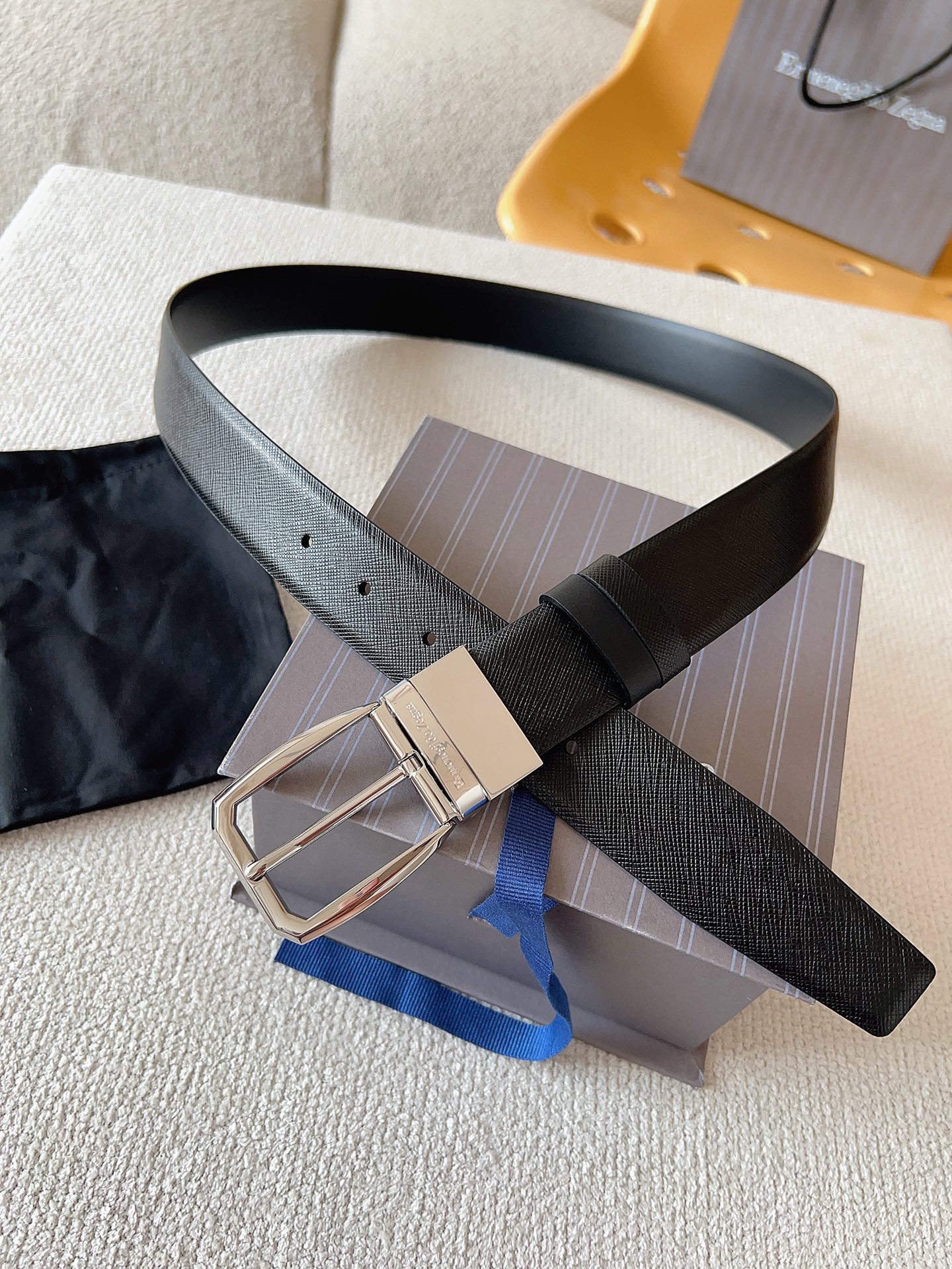 PRADA 프라다 FW2023 대형 송아지 가죽 토트백 11