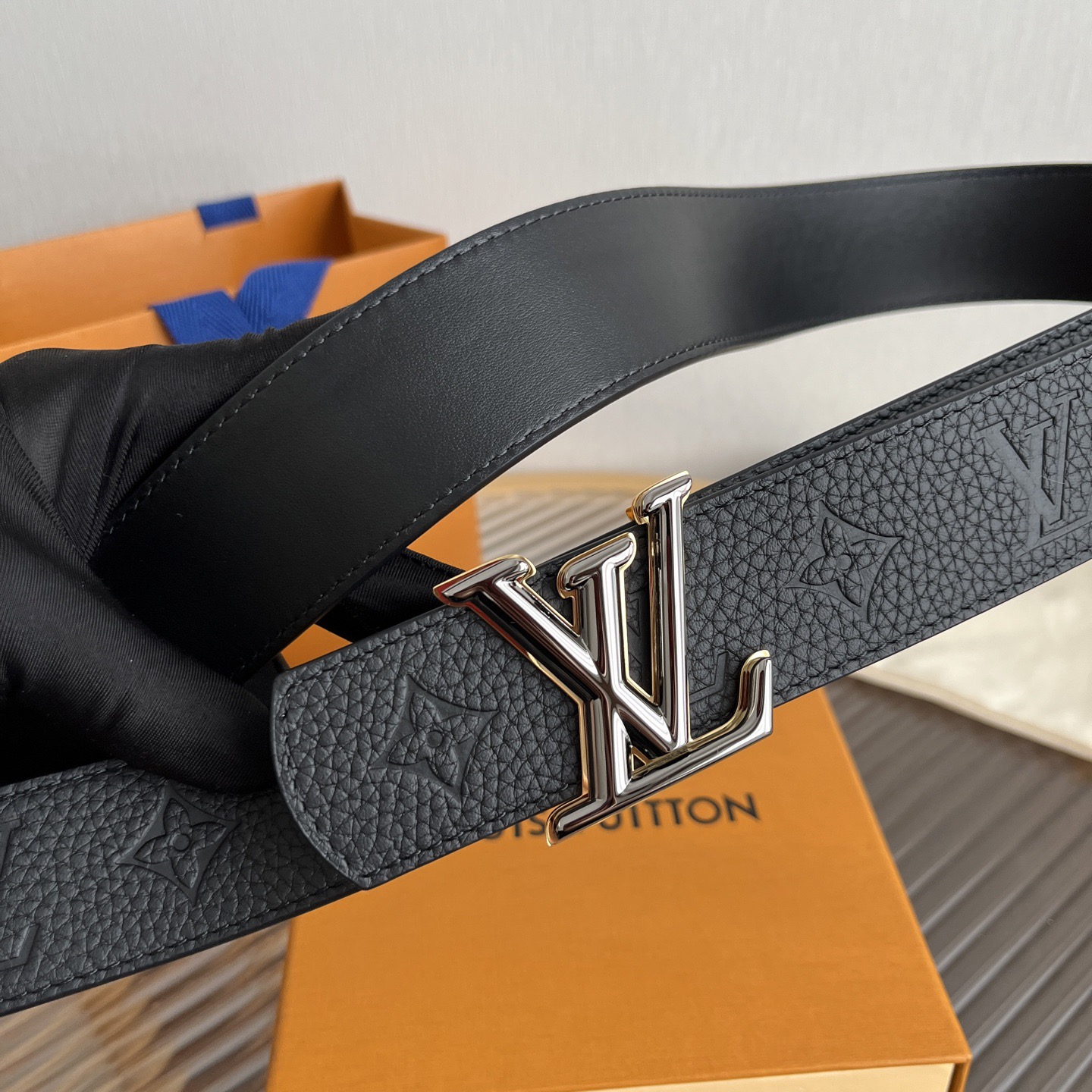 FERRAGAMO 살바토레 페라가모 SS2023 Gancini 버킷백 3