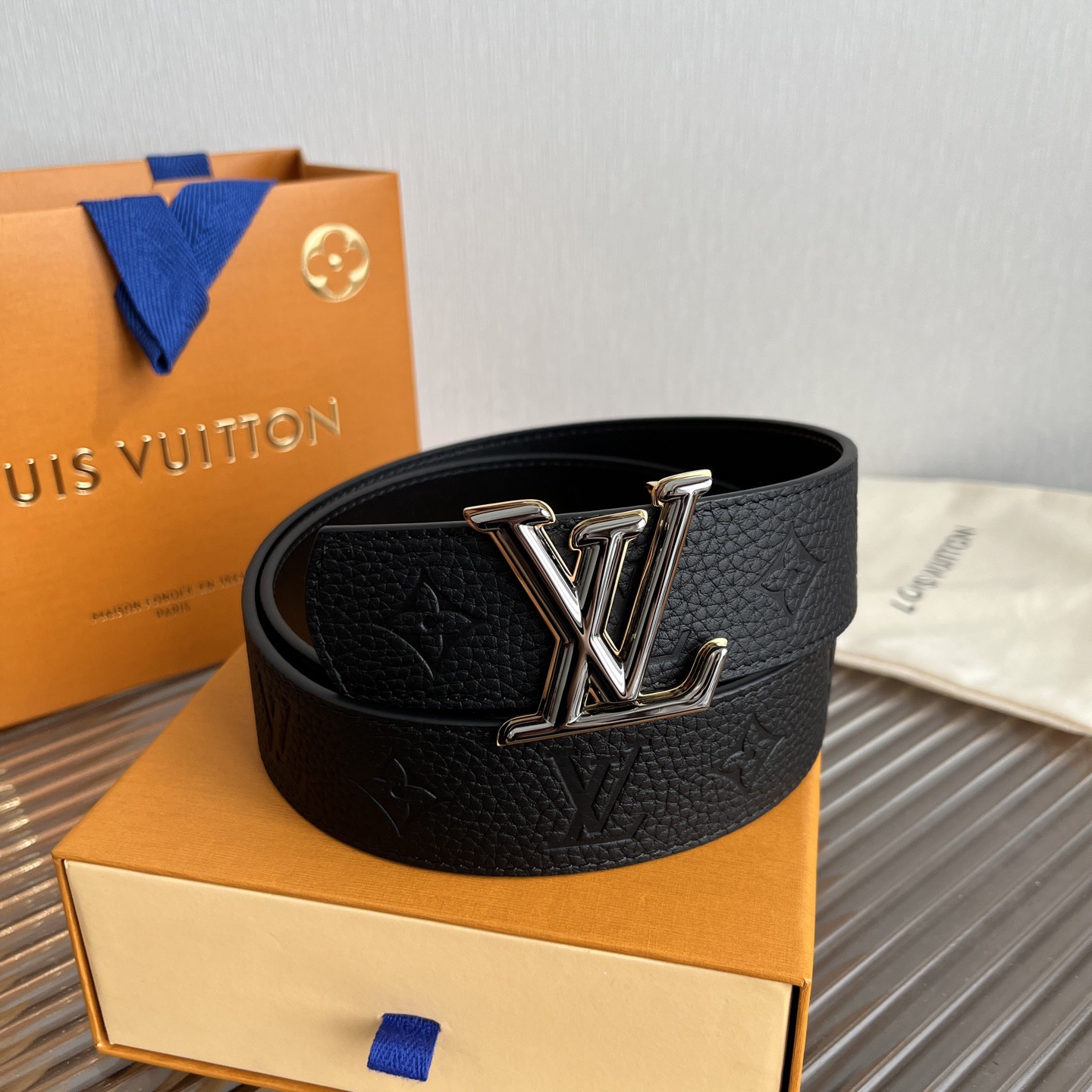 FERRAGAMO 살바토레 페라가모 SS2023 Gancini 버킷백 7