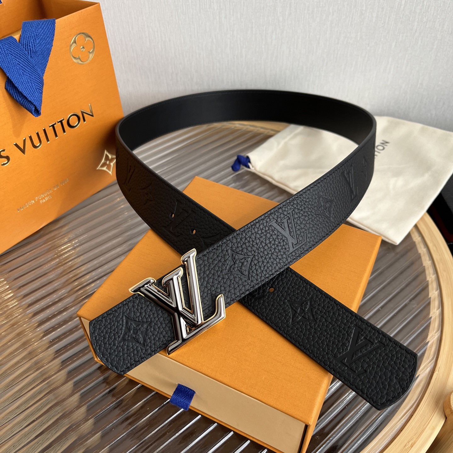 FERRAGAMO 살바토레 페라가모 SS2023 Gancini 버킷백 9