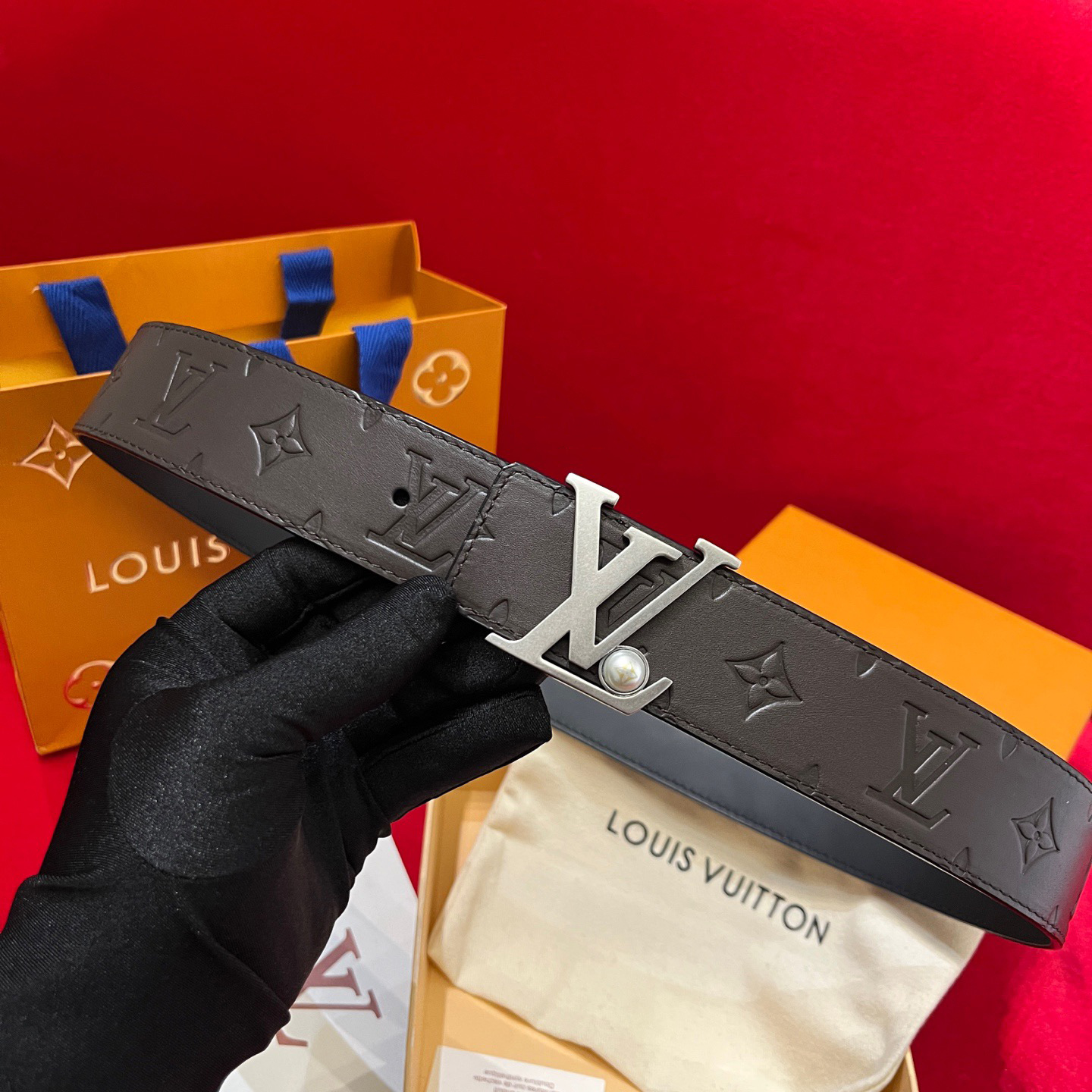 Louis Vuitton 루이비통 루이 비통 남성 진주 장식 모노그램 가죽 벨트 1