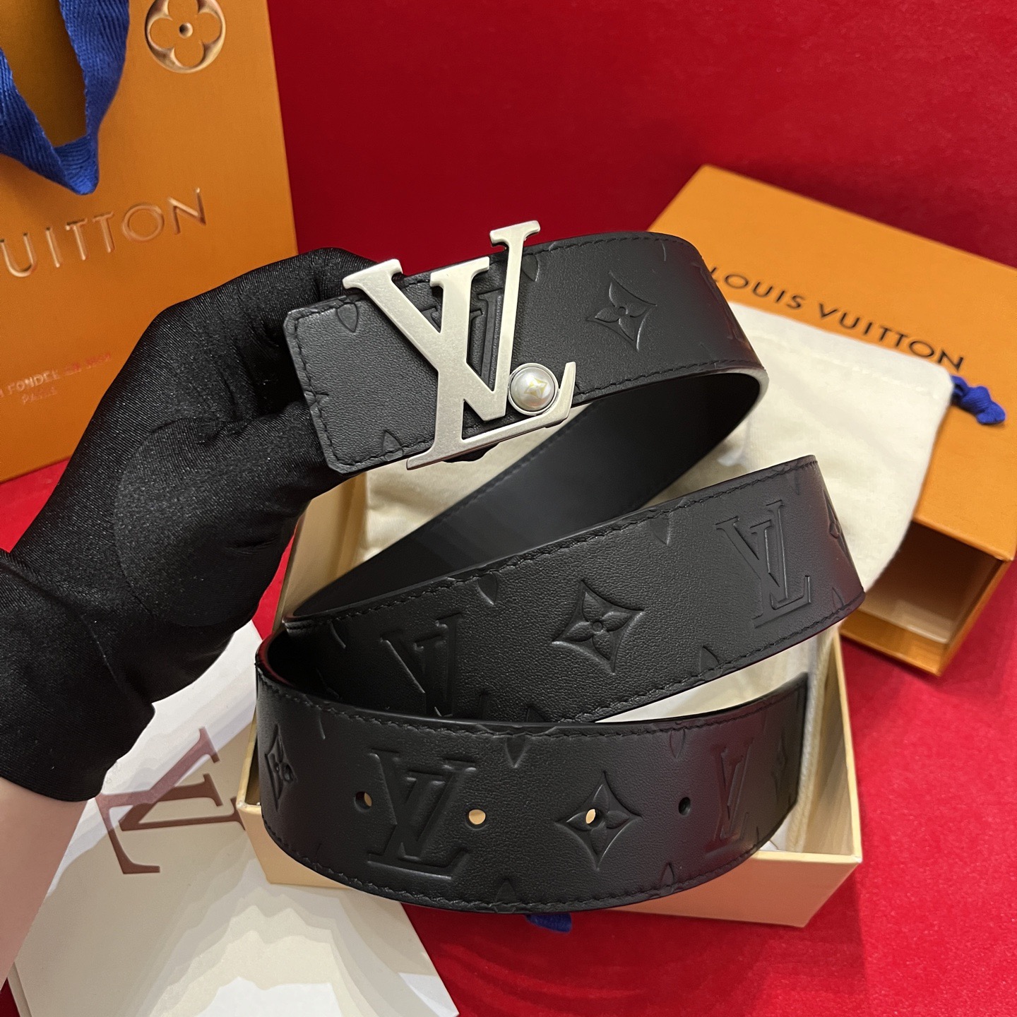 Louis Vuitton 루이비통 루이 비통 남성 진주 장식 모노그램 가죽 벨트 1