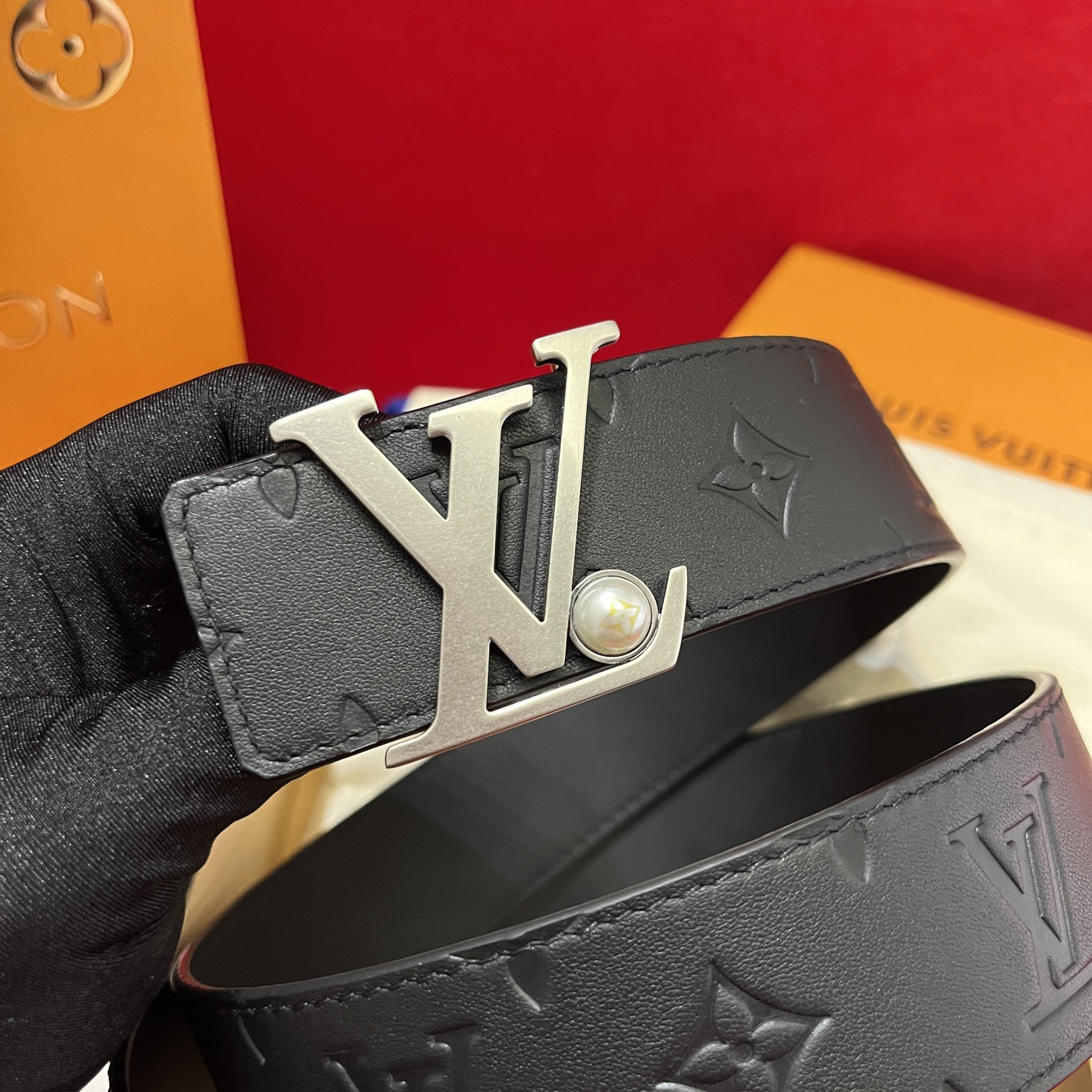 Louis Vuitton 루이비통 루이 비통 남성 진주 장식 모노그램 가죽 벨트 2