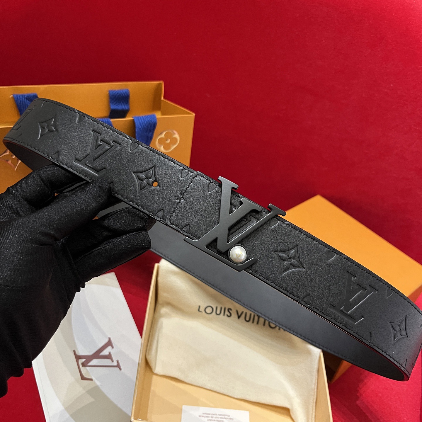 Louis Vuitton 루이비통 루이 비통 남성 진주 장식 모노그램 가죽 벨트 1