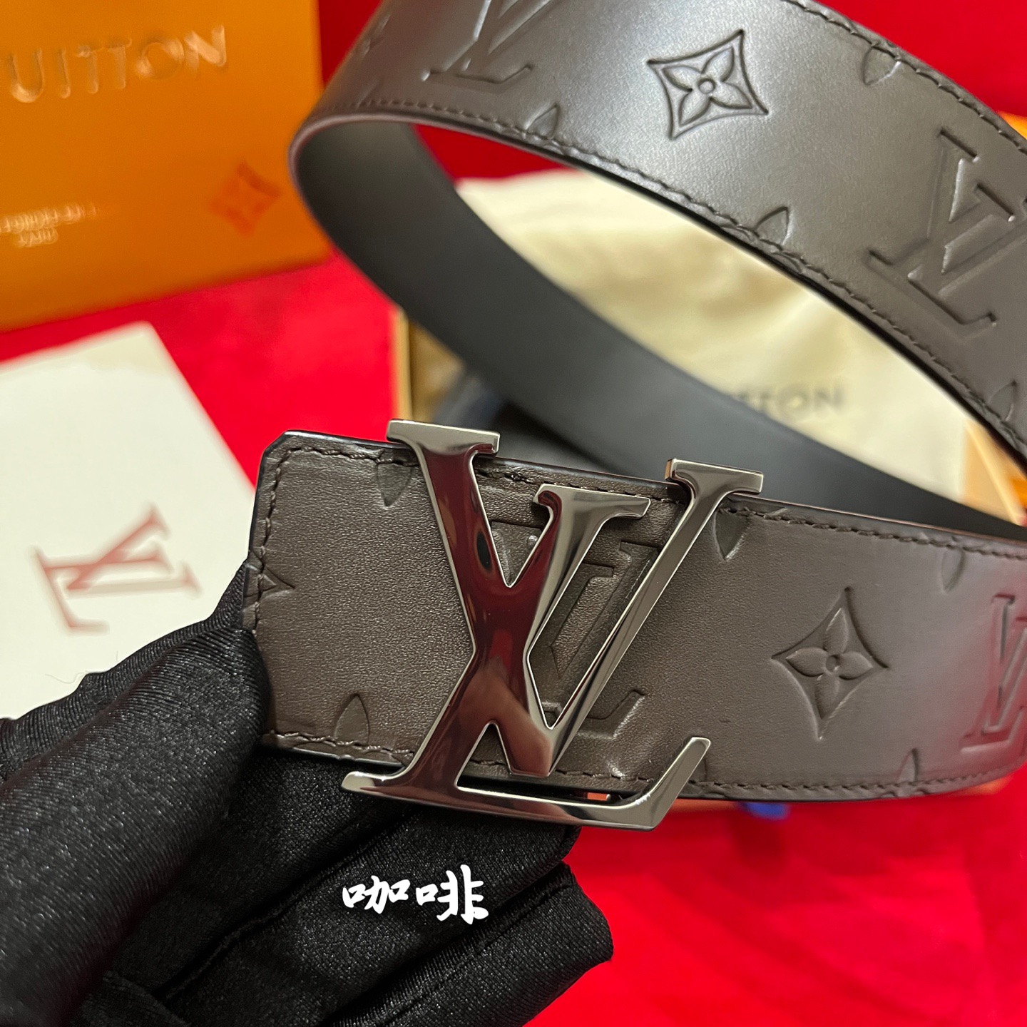 Louis Vuitton 루이비통 루이 비통 남성 진주 장식 모노그램 가죽 벨트 2