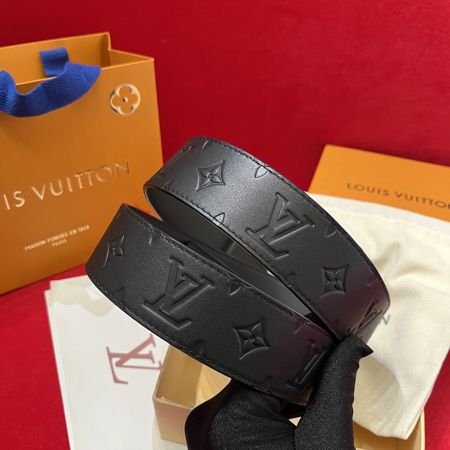 Louis Vuitton 루이비통 루이 비통 남성 진주 장식 모노그램 가죽 벨트 3