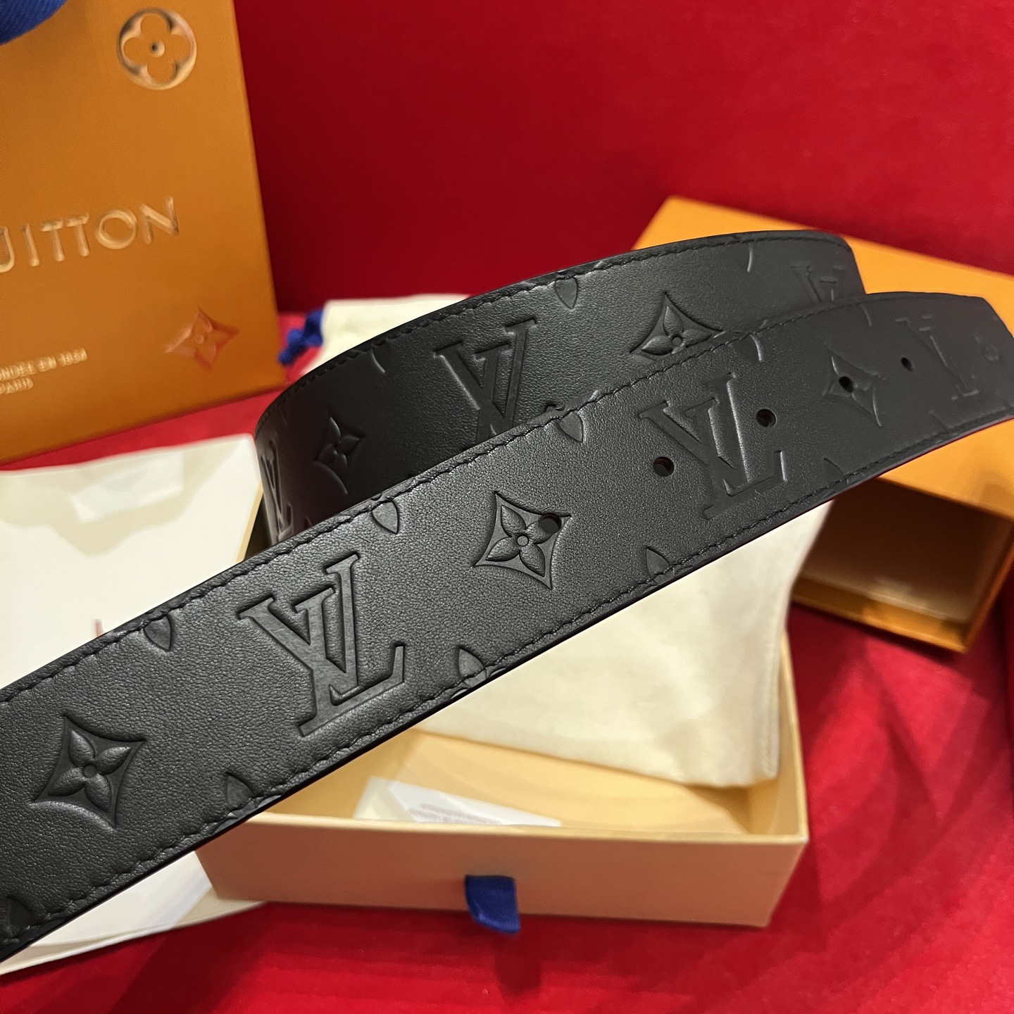 Louis Vuitton 루이비통 루이 비통 남성 진주 장식 모노그램 가죽 벨트 4