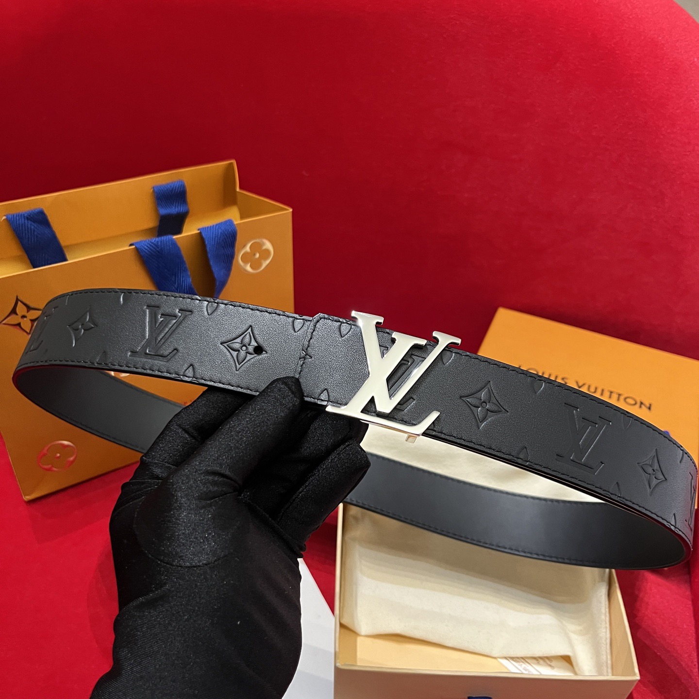 Louis Vuitton 루이비통 루이 비통 남성 진주 장식 모노그램 가죽 벨트 1