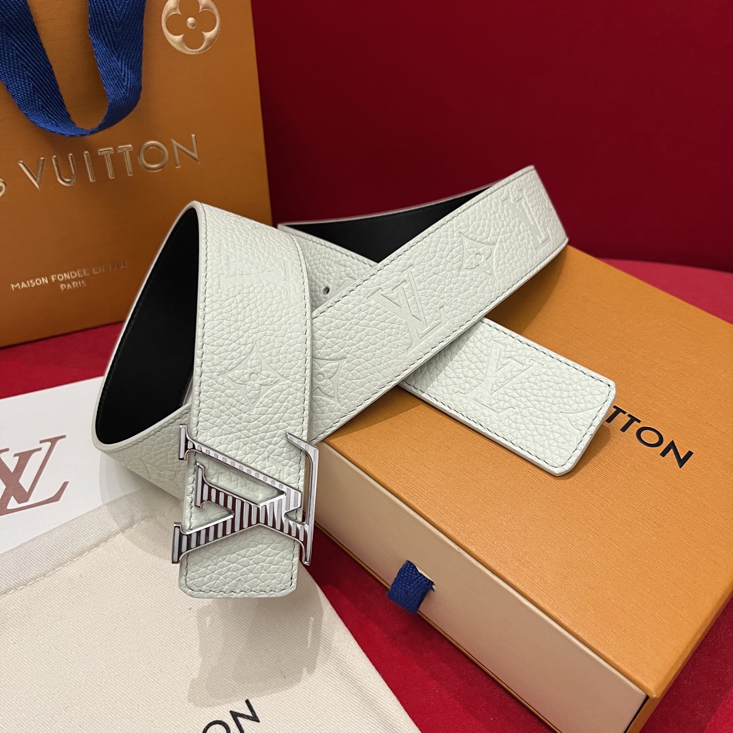 Louis Vuitton 루이비통 루이 비통 토고 패턴 모노그램 남성 가죽 벨트 1