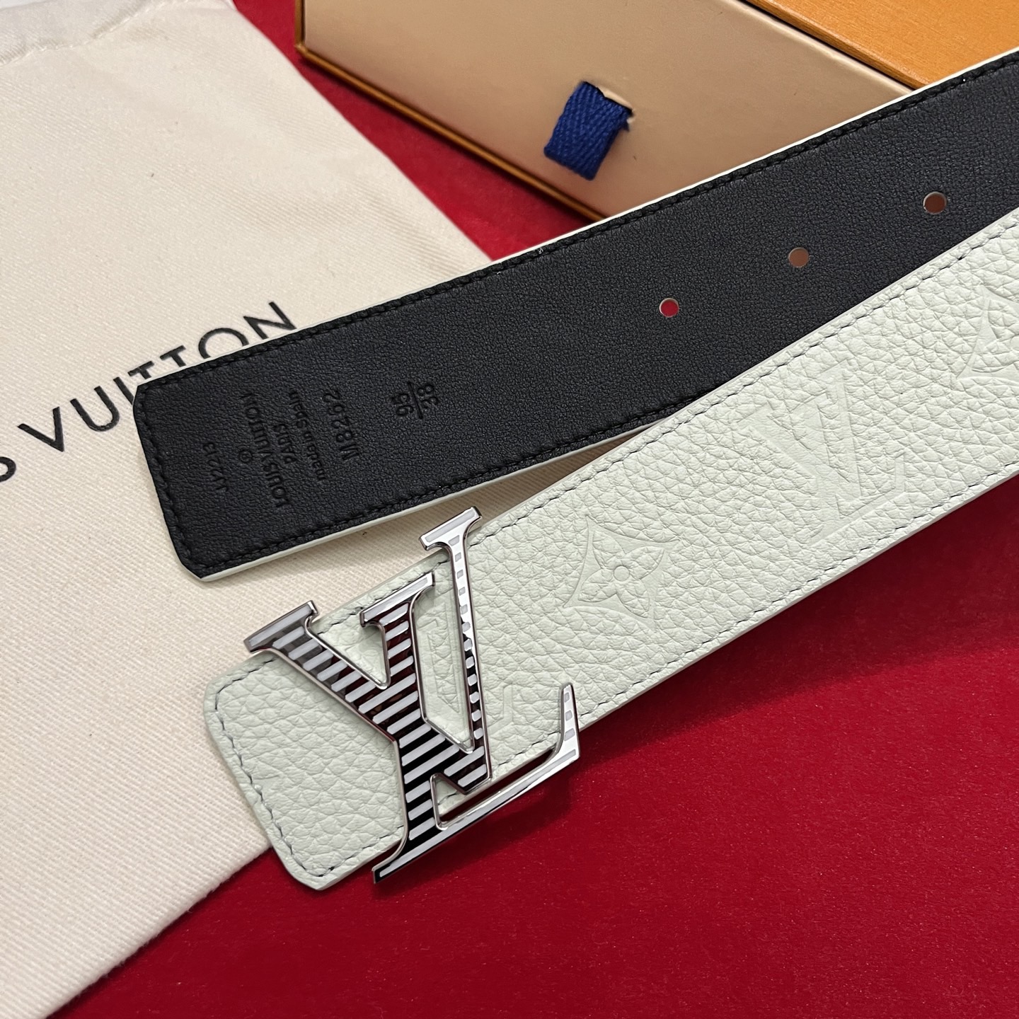 Louis Vuitton 루이비통 루이 비통 토고 패턴 모노그램 남성 가죽 벨트 4