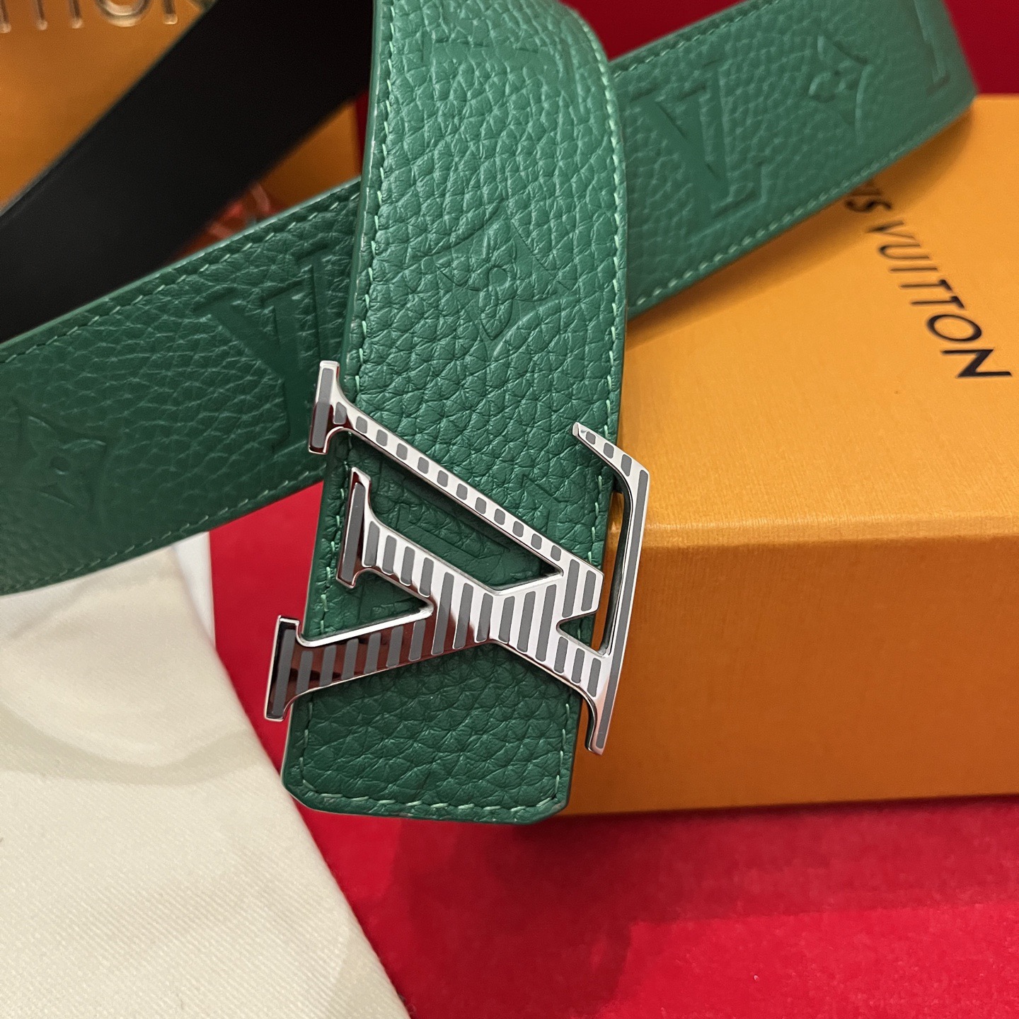 Louis Vuitton 루이비통 루이 비통 토고 패턴 모노그램 남성 가죽 벨트 2