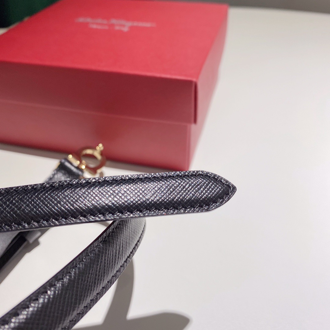 FERRAGAMO 페레가모 FW2023 HUG 나파 가죽 토트백 2