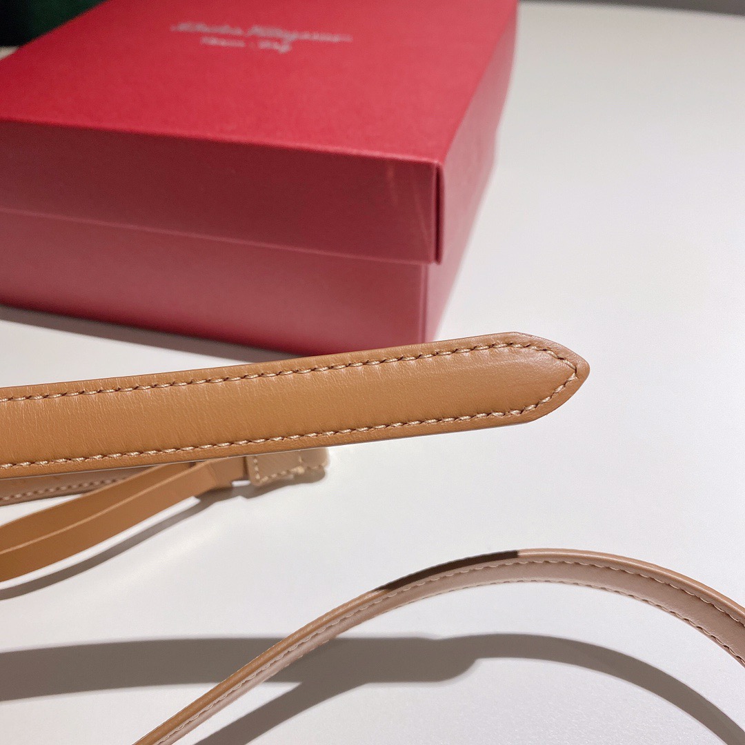 FERRAGAMO 페레가모 FW2023 HUG 나파 가죽 토트백 3