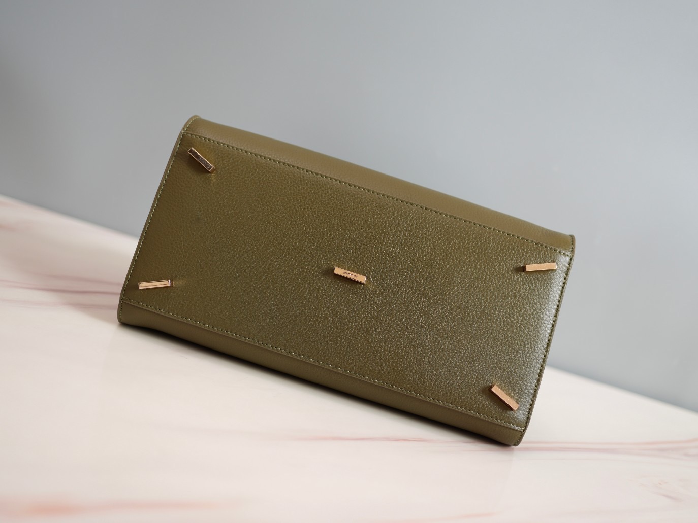 FERRAGAMO 페레가모 FW2023 HUG 나파 가죽 토트백 6