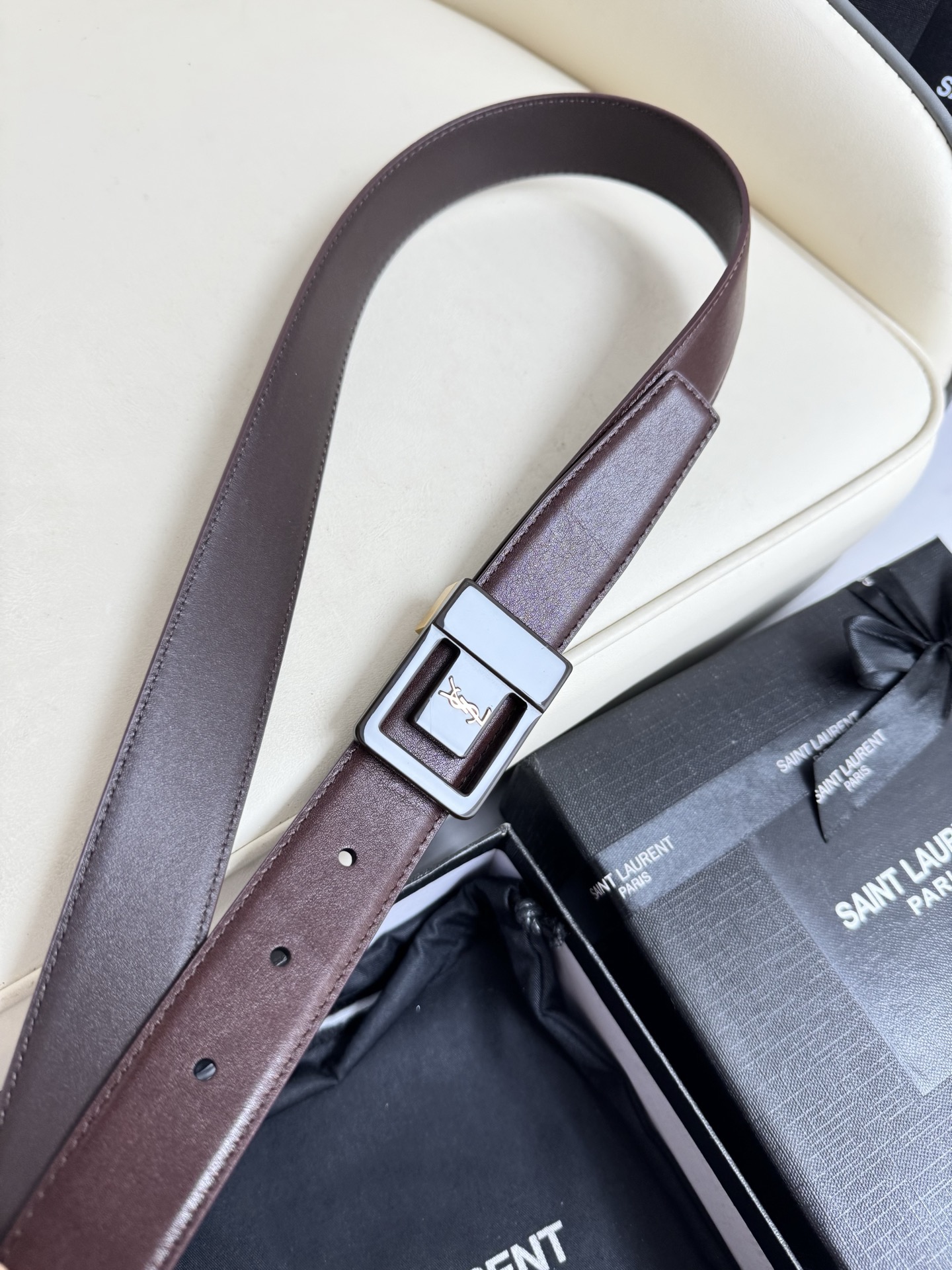 FERRAGAMO 페레가모 FW2023 HUG 나파 가죽 토트백 11