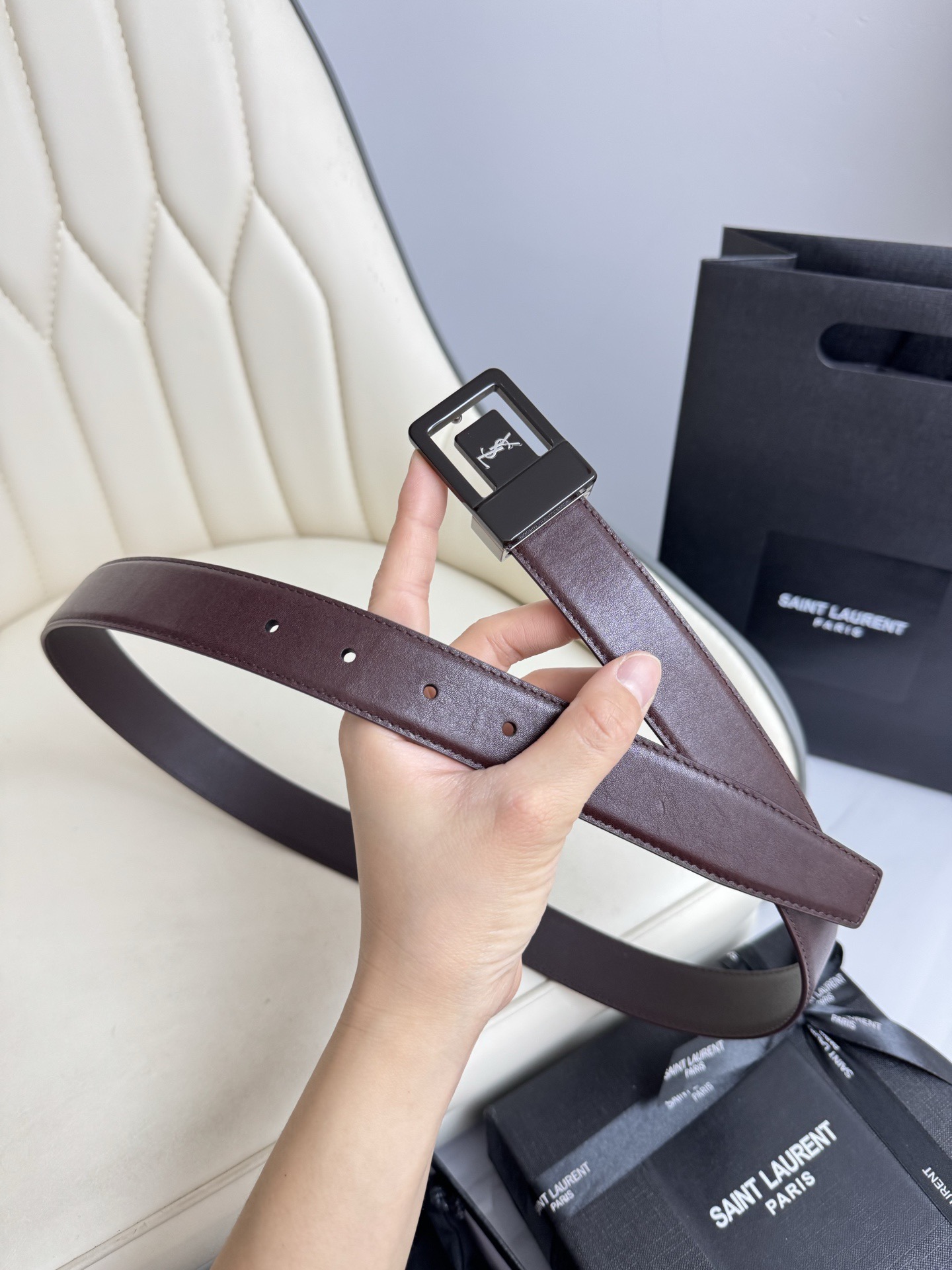 FERRAGAMO 페레가모 FW2023 HUG 나파 가죽 토트백 1