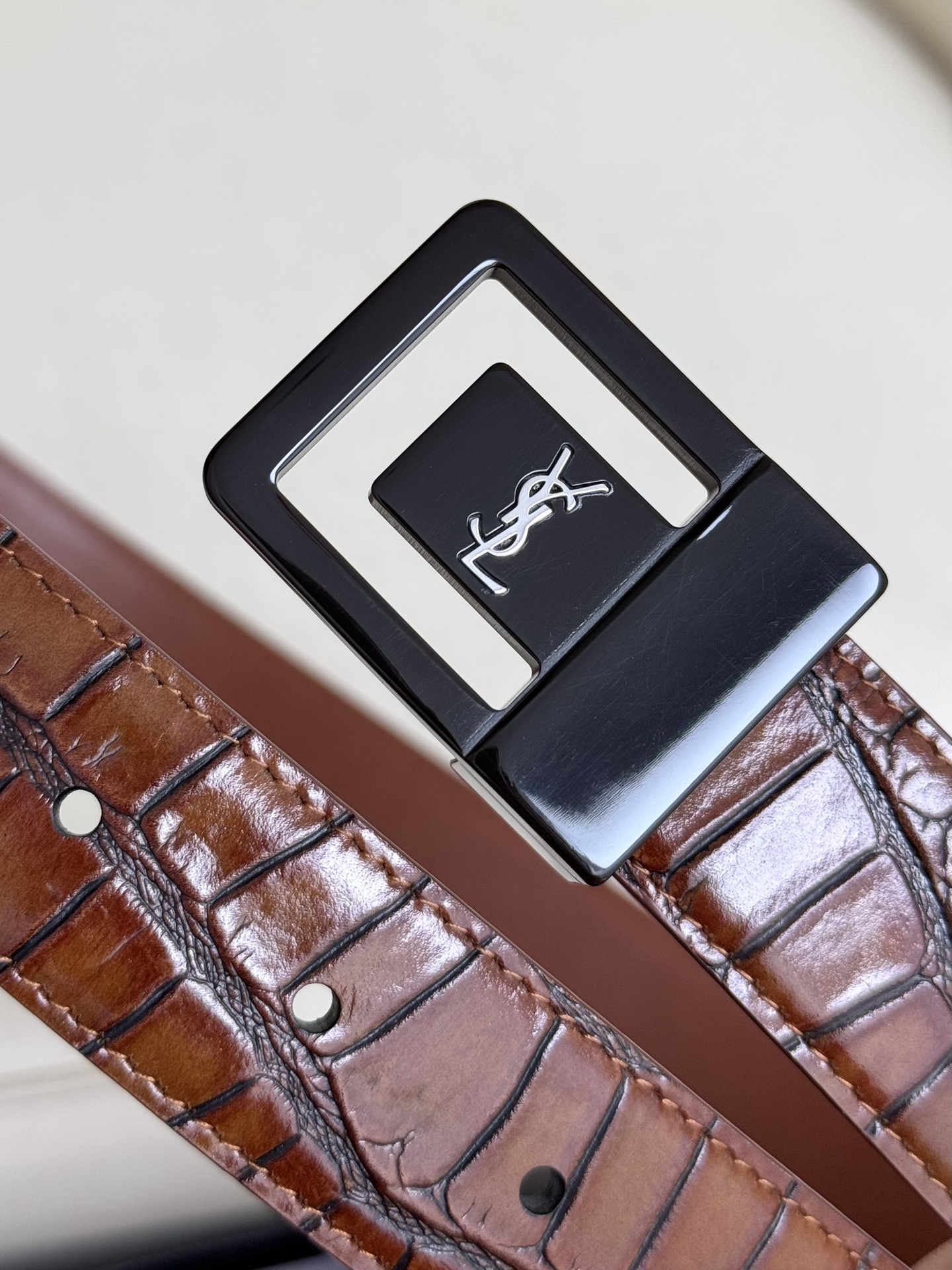 FERRAGAMO 페라가모 FW2023 Gancino 빈티지 가죽 핸드백 1