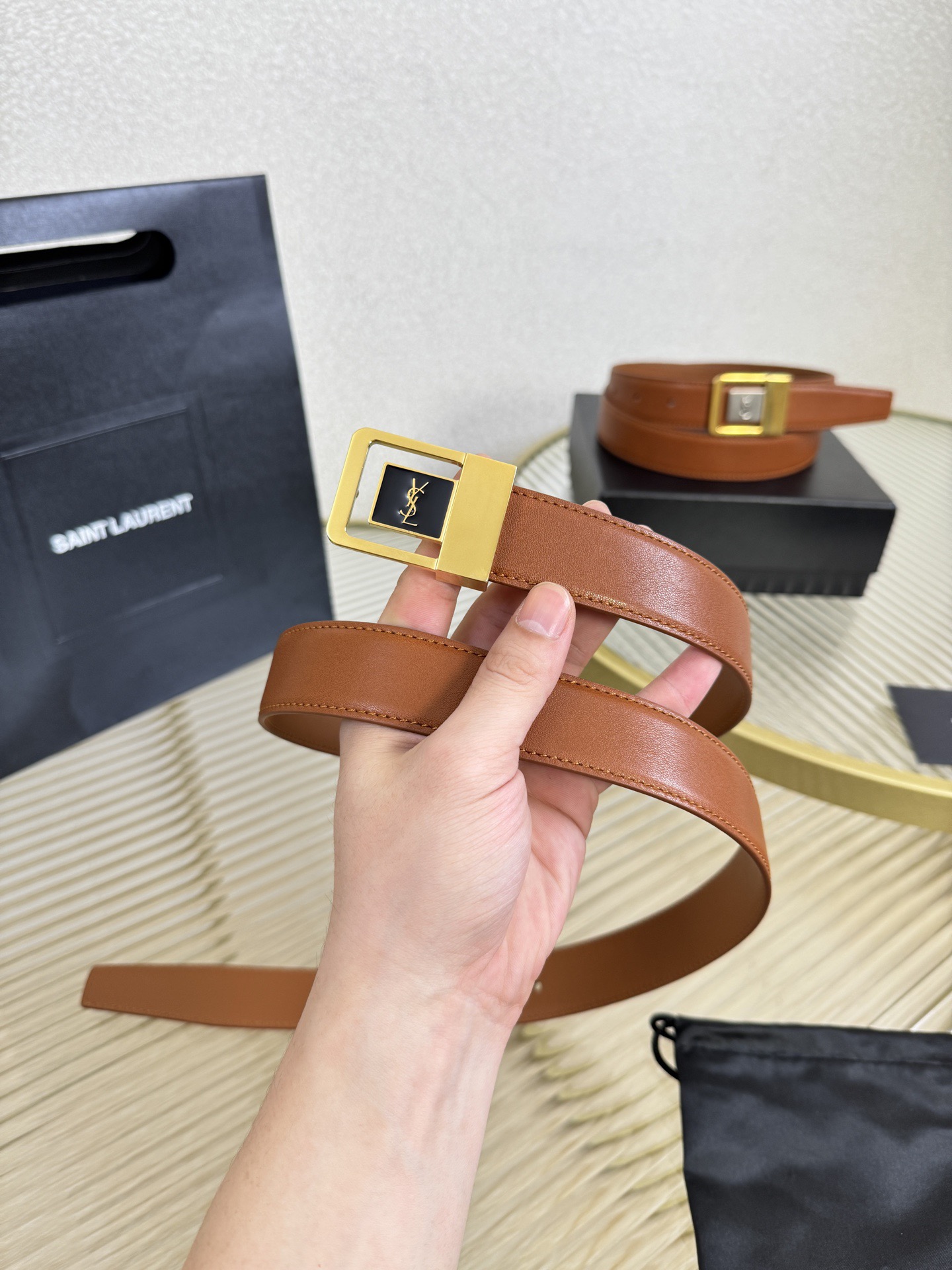 FERRAGAMO 페라가모 FW2023 Gancino 빈티지 가죽 핸드백 2