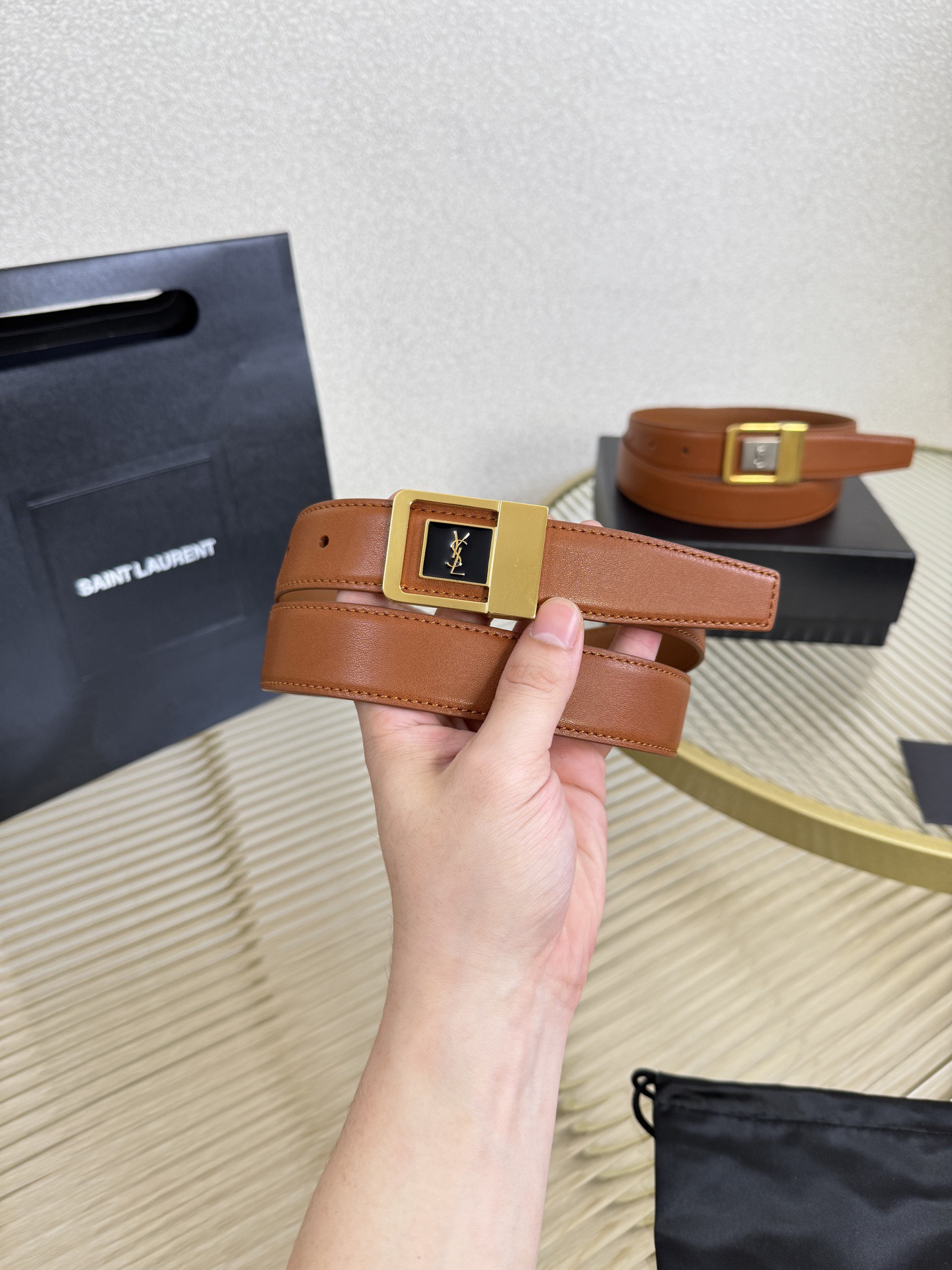 FERRAGAMO 페라가모 FW2023 Gancino 빈티지 가죽 핸드백 3