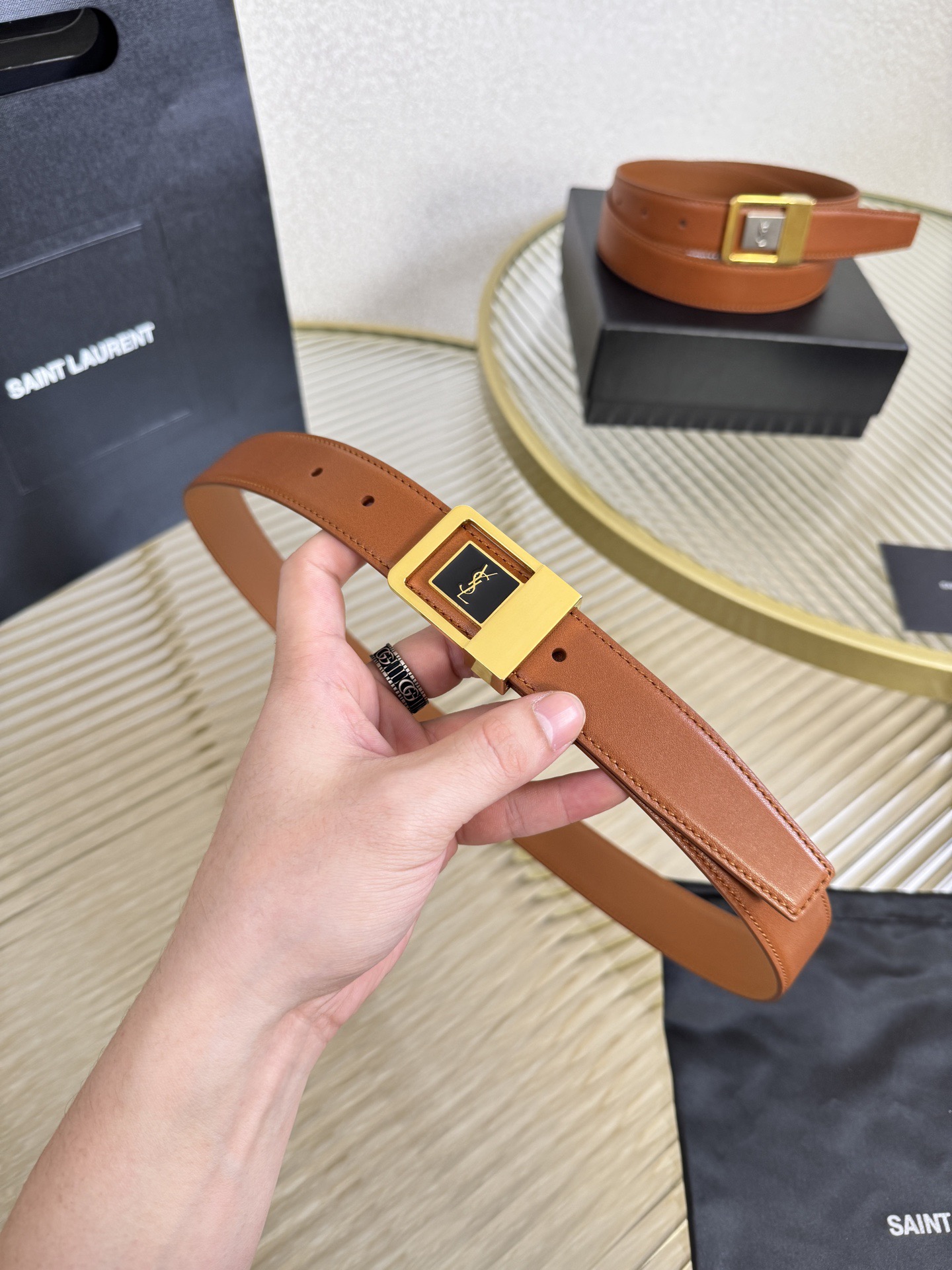 FERRAGAMO 페라가모 FW2023 Gancino 빈티지 가죽 핸드백 9