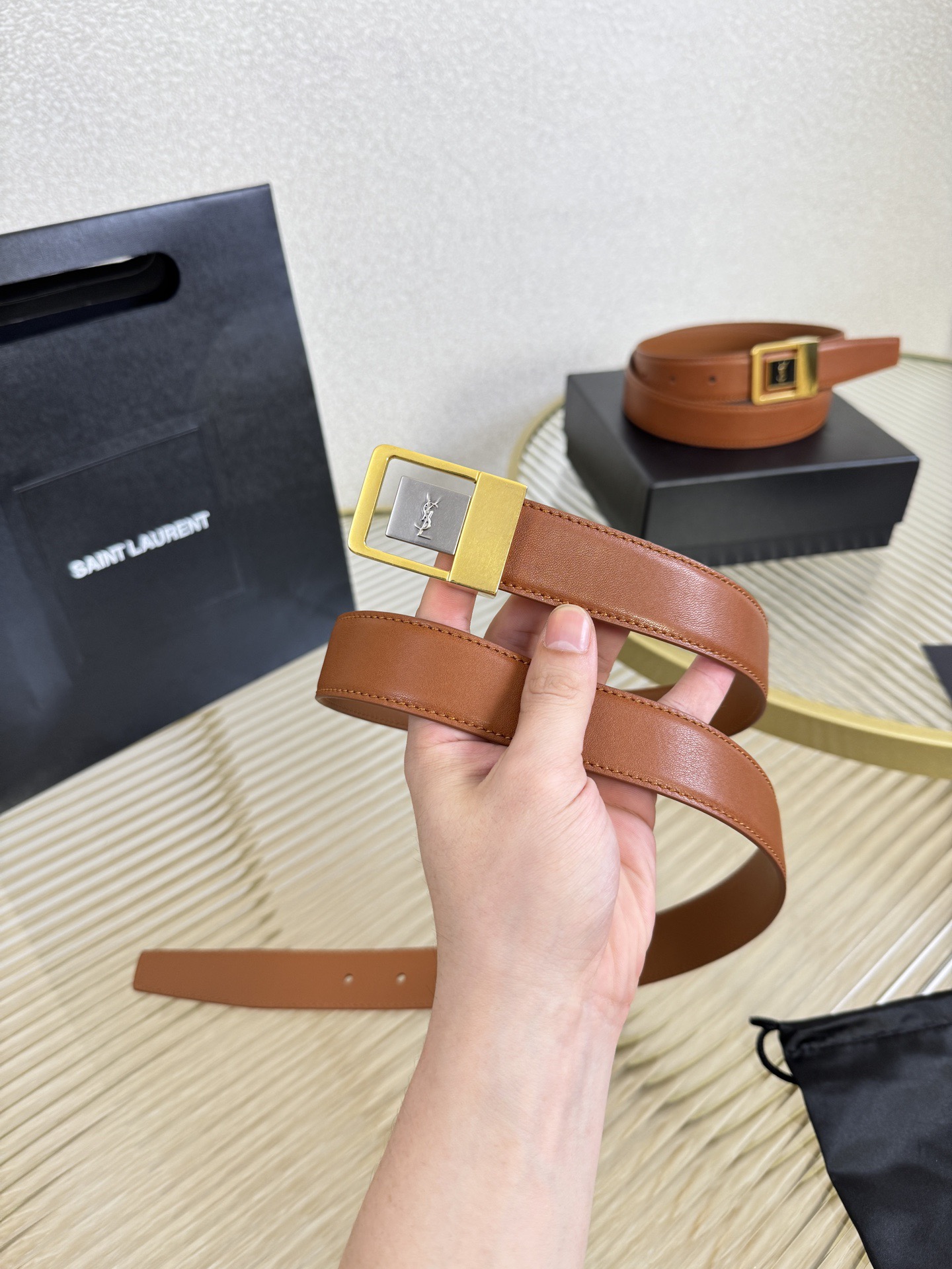 Saint Laurent 생로랑 LA 66 가죽 버클 여성 벨트 1