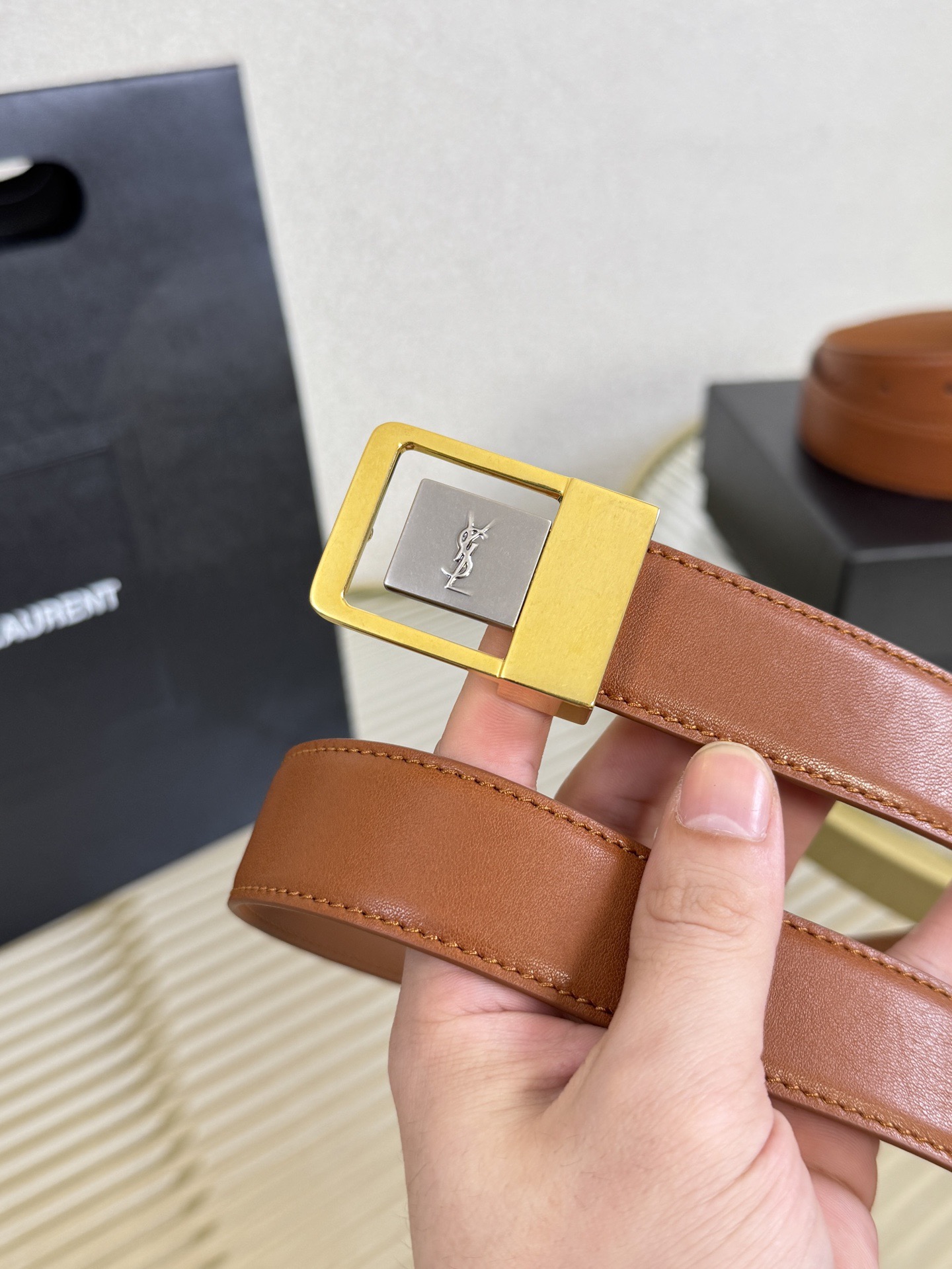 Saint Laurent 생로랑 LA 66 가죽 버클 여성 벨트 3