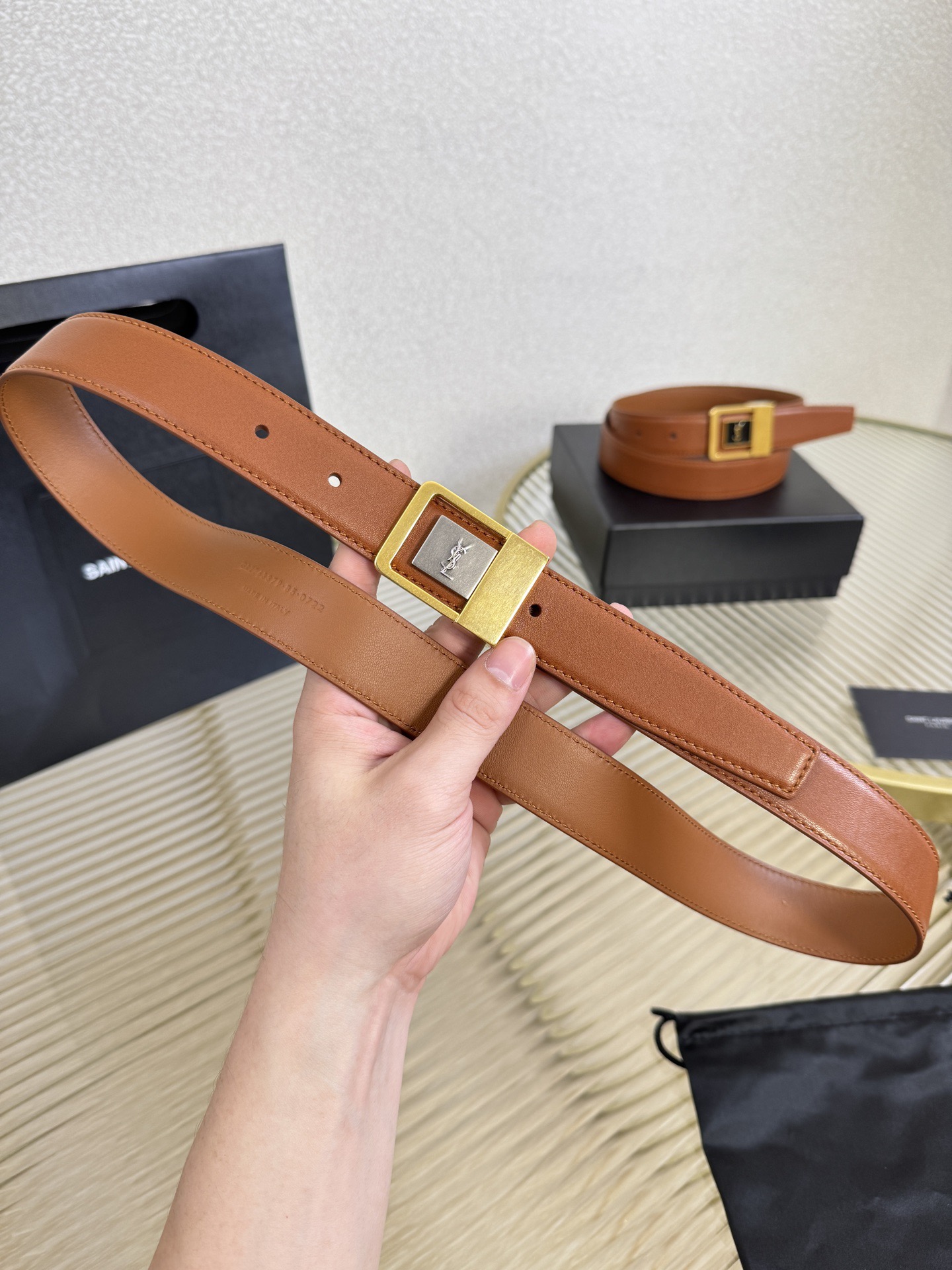 Saint Laurent 생로랑 LA 66 가죽 버클 여성 벨트 4