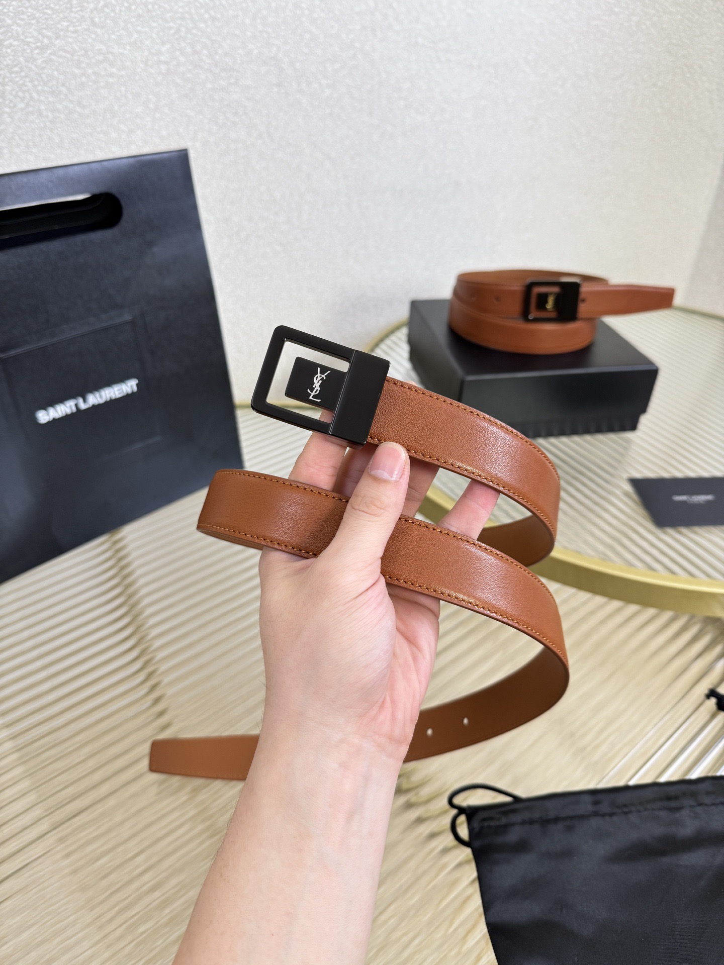 Saint Laurent 생로랑 LA 66 가죽 버클 여성 벨트 1