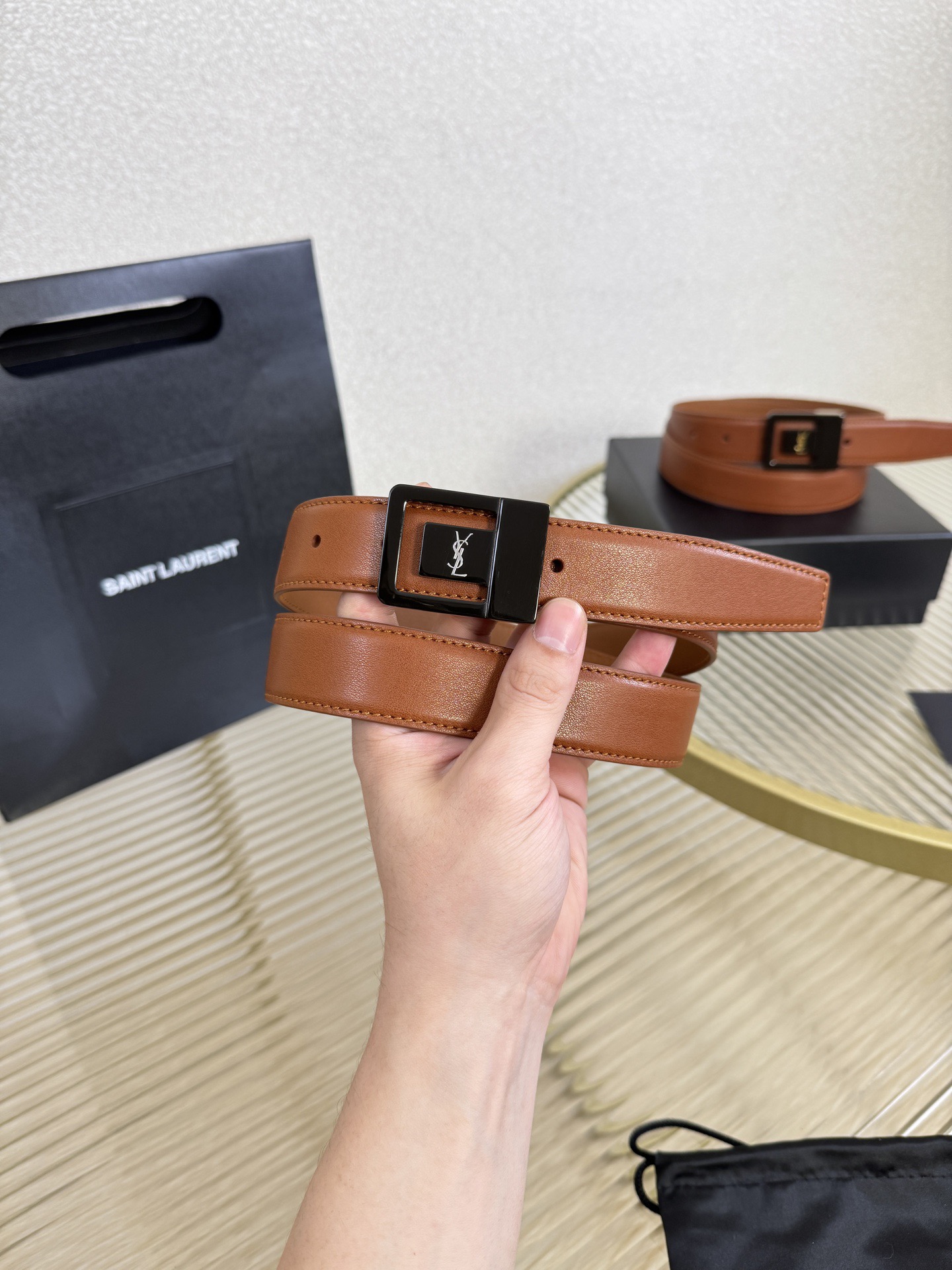 Saint Laurent 생로랑 LA 66 가죽 버클 여성 벨트 2