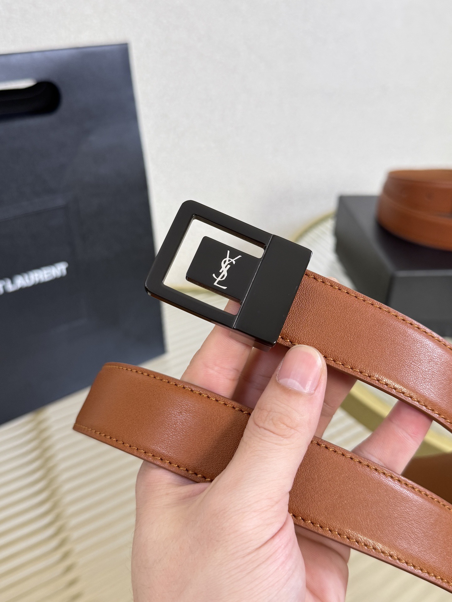 Saint Laurent 생로랑 LA 66 가죽 버클 여성 벨트 3