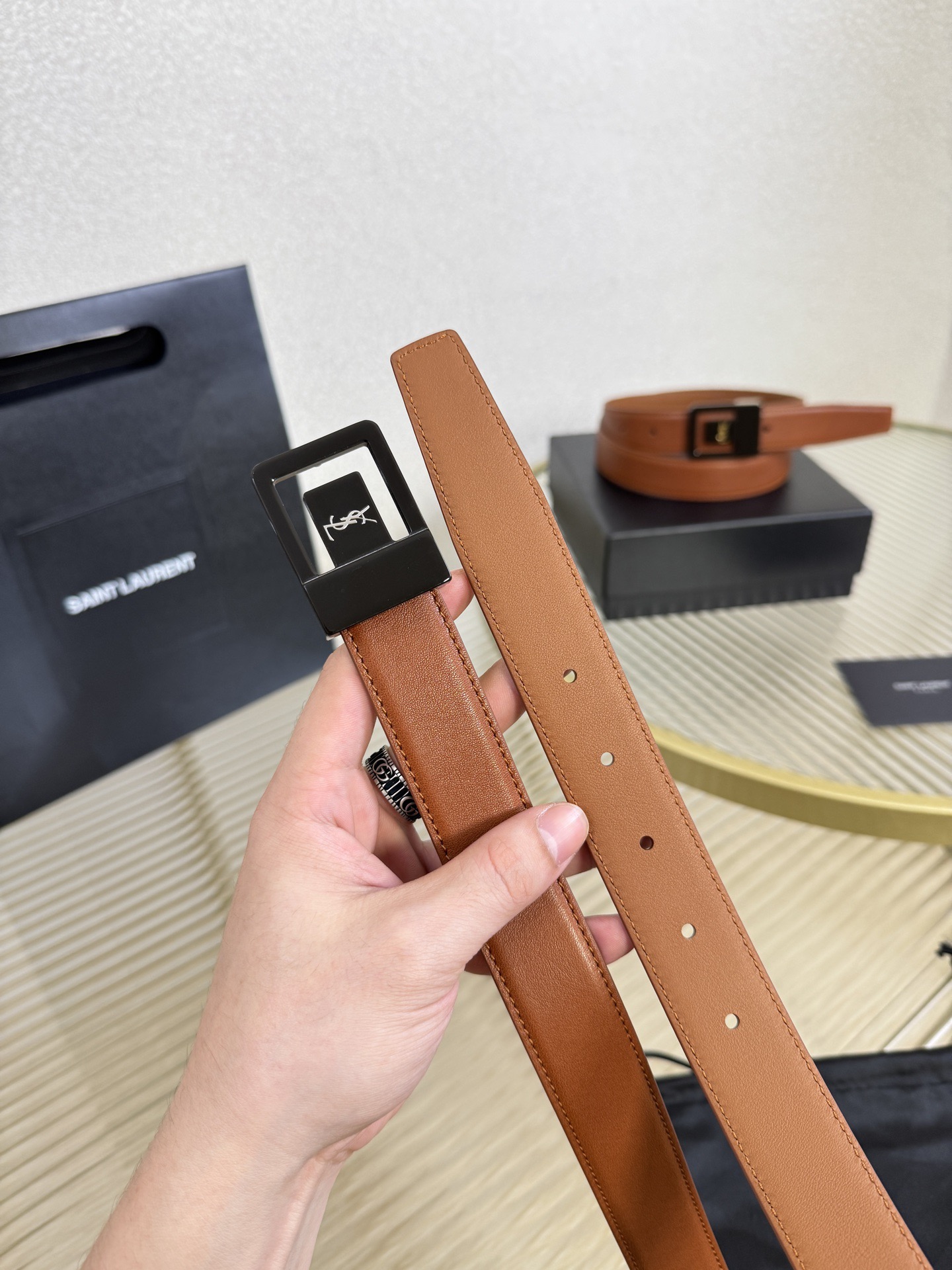Saint Laurent 생로랑 LA 66 가죽 버클 여성 벨트 4