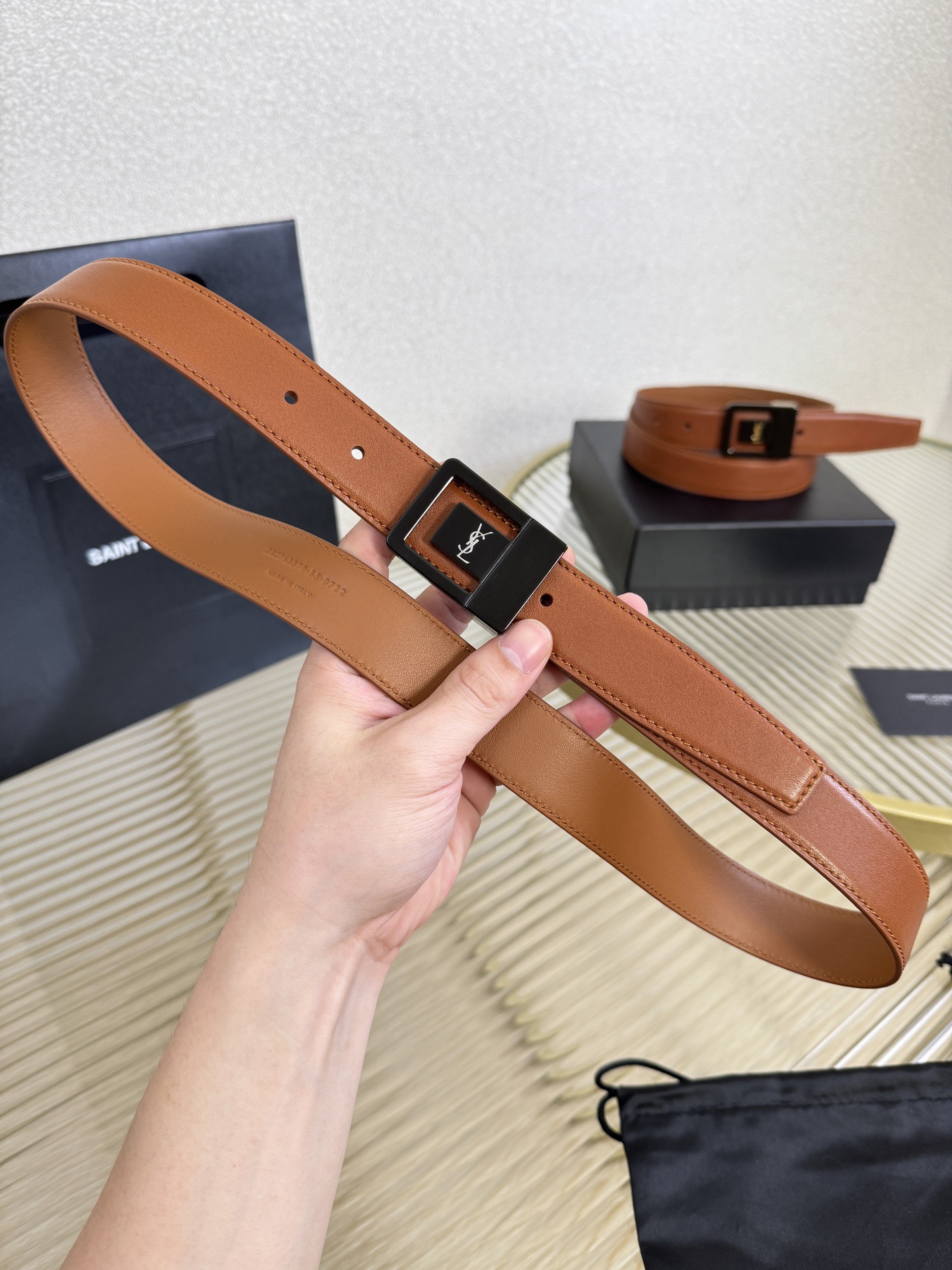Saint Laurent 생로랑 LA 66 가죽 버클 여성 벨트 5